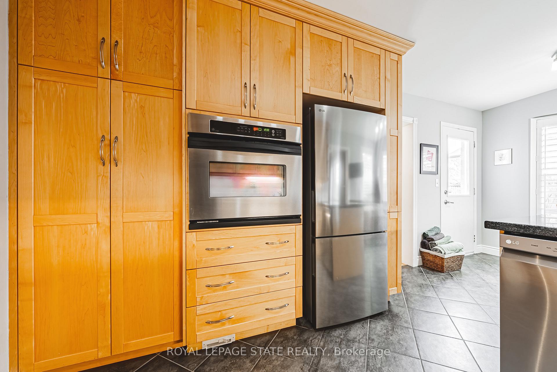 Photo 13 of 145 Dragoon Drive, Hamilton, Crerar — HOMEH