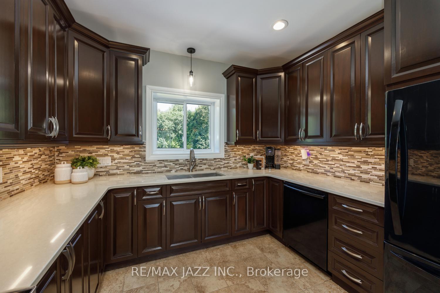 Photo 20 of 7386 Middle Road, Clarington, Rural Clarington — HOMEH