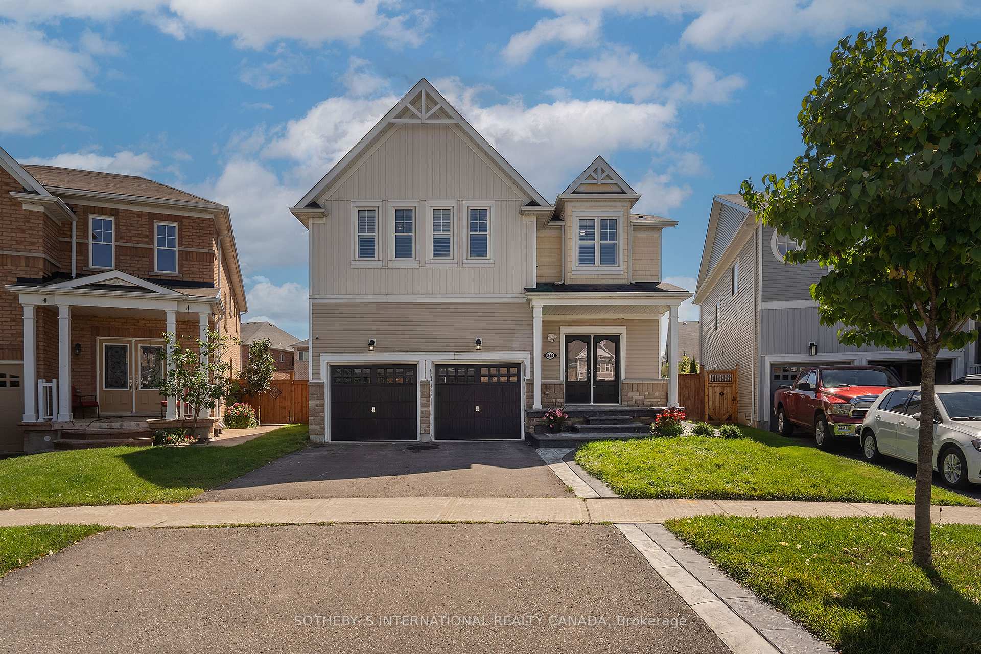 Front of 844 O'reilly Crescent