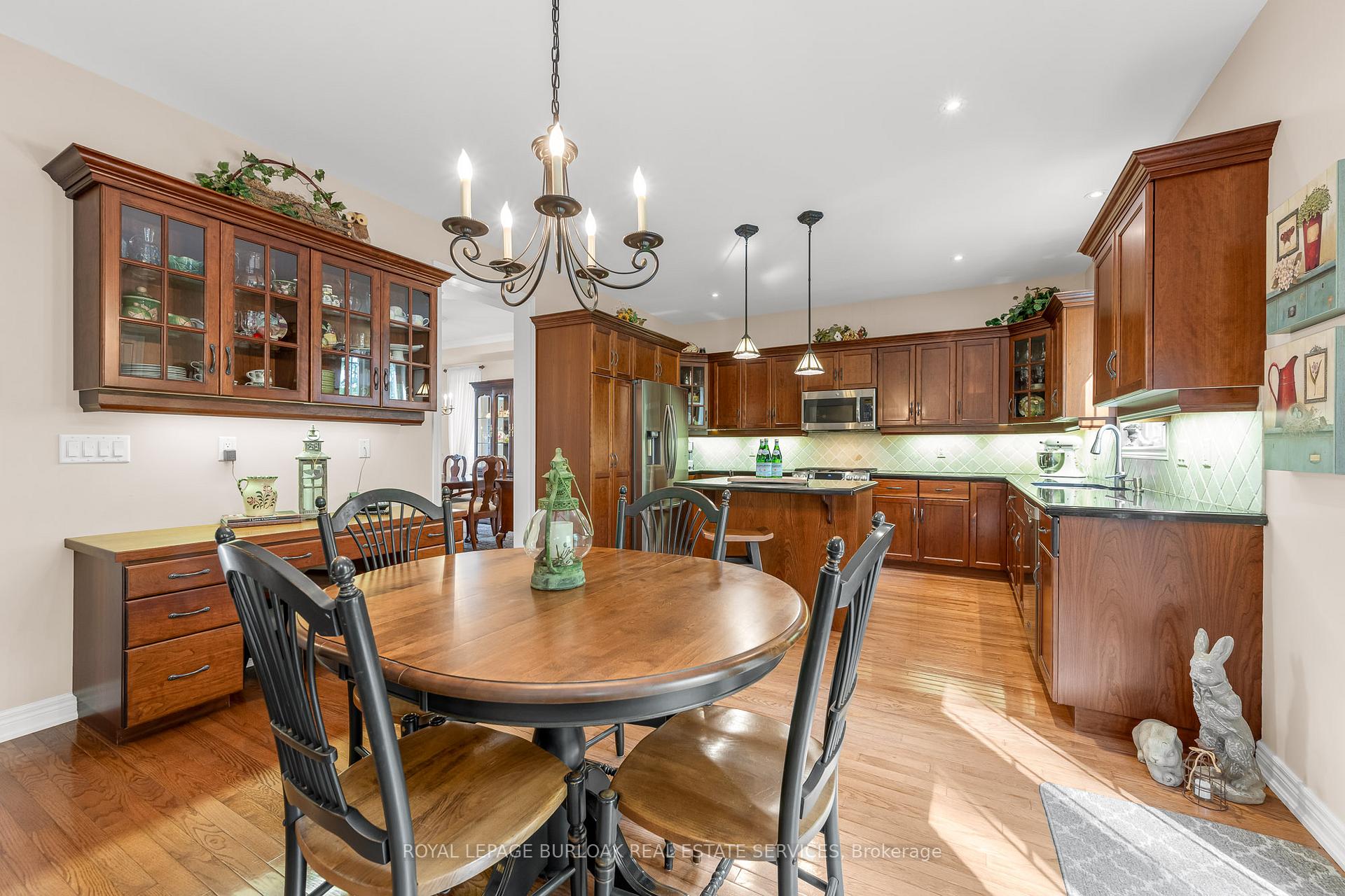 Photo 12 of 35 Oldmill Road, Hamilton, Ancaster — HOMEH