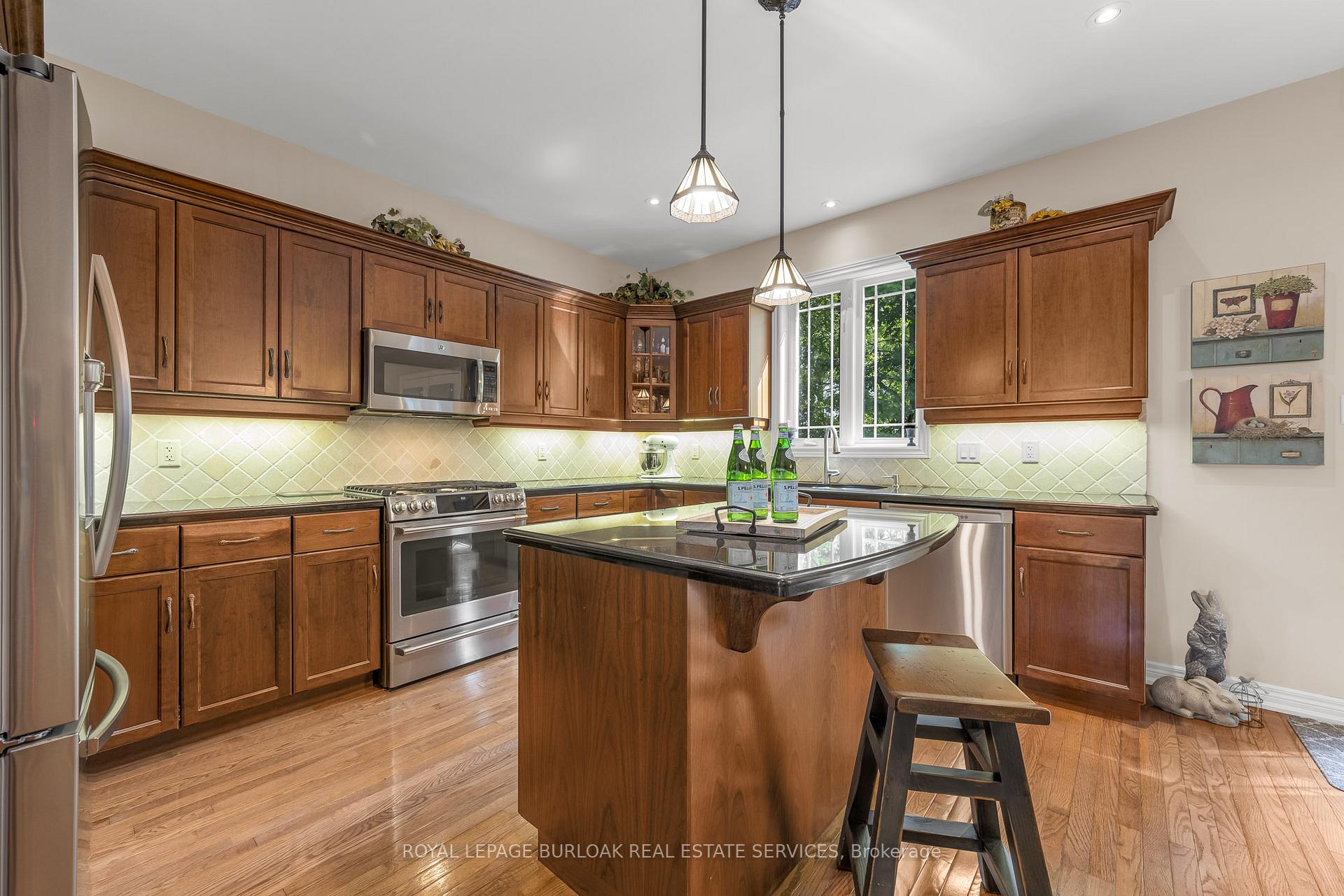 Photo 13 of 35 Oldmill Road, Hamilton, Ancaster — HOMEH