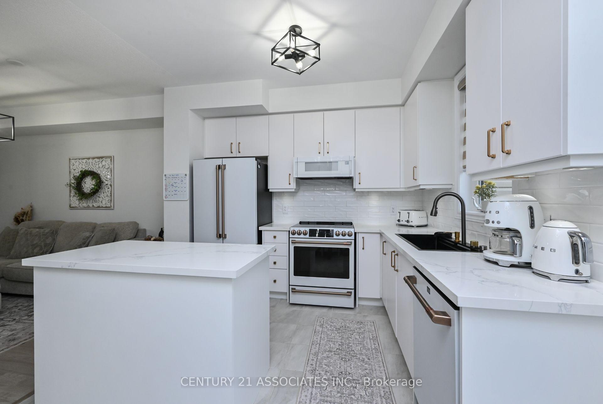 Photo 8 of 33 Stately Drive, Wasaga Beach — HOMEH