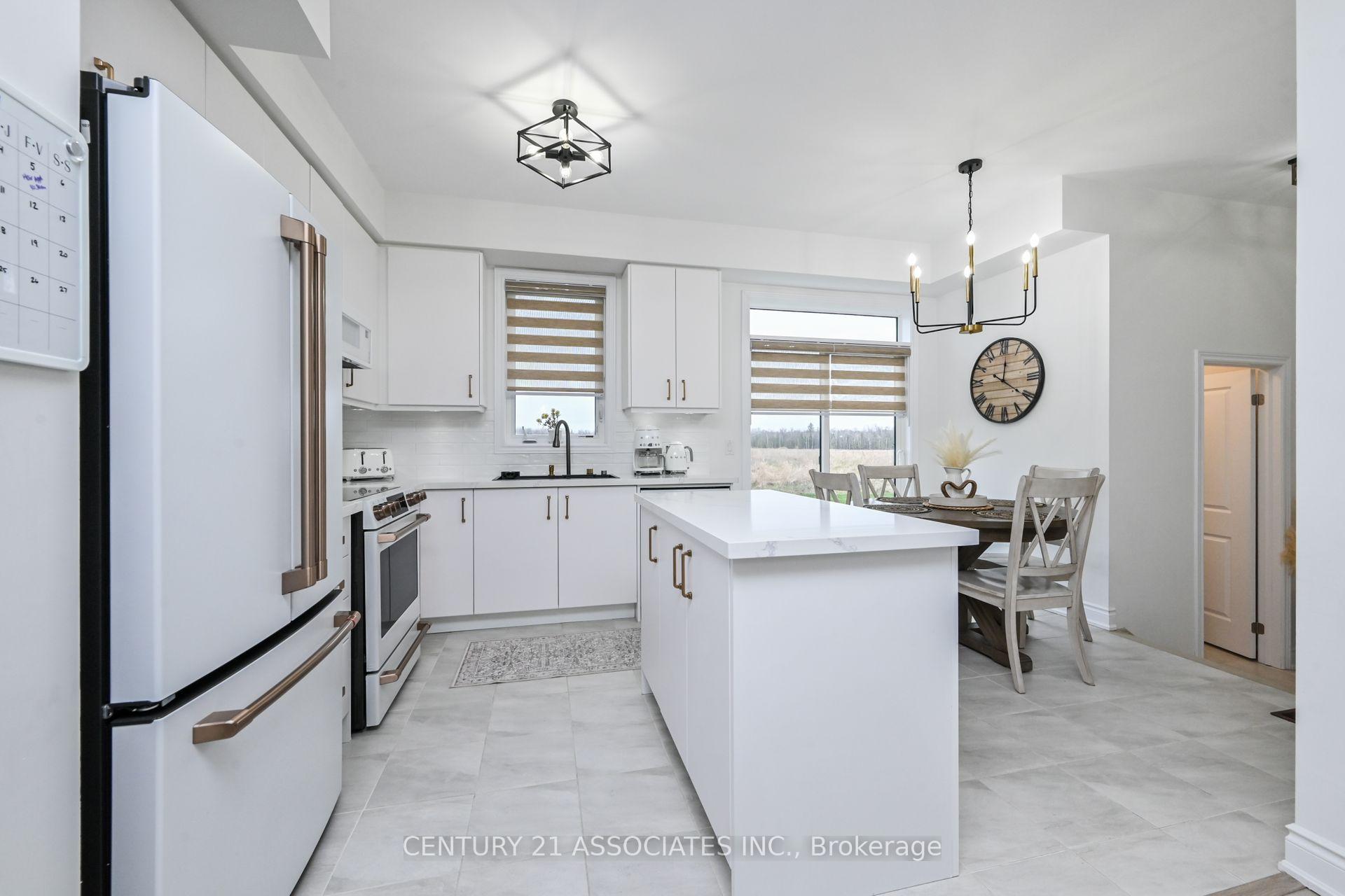 Photo 9 of 33 Stately Drive, Wasaga Beach — HOMEH