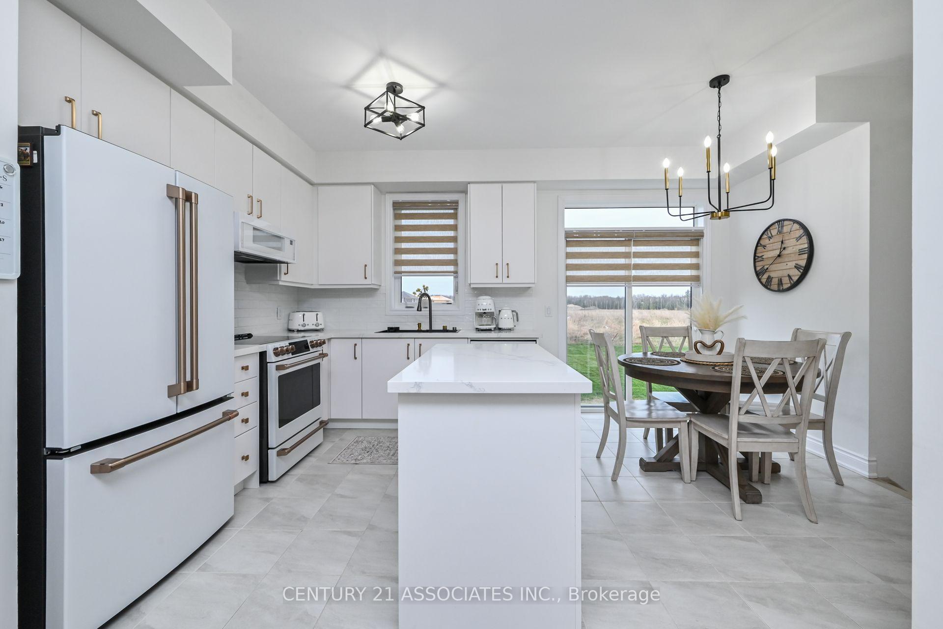 Photo 10 of 33 Stately Drive, Wasaga Beach — HOMEH