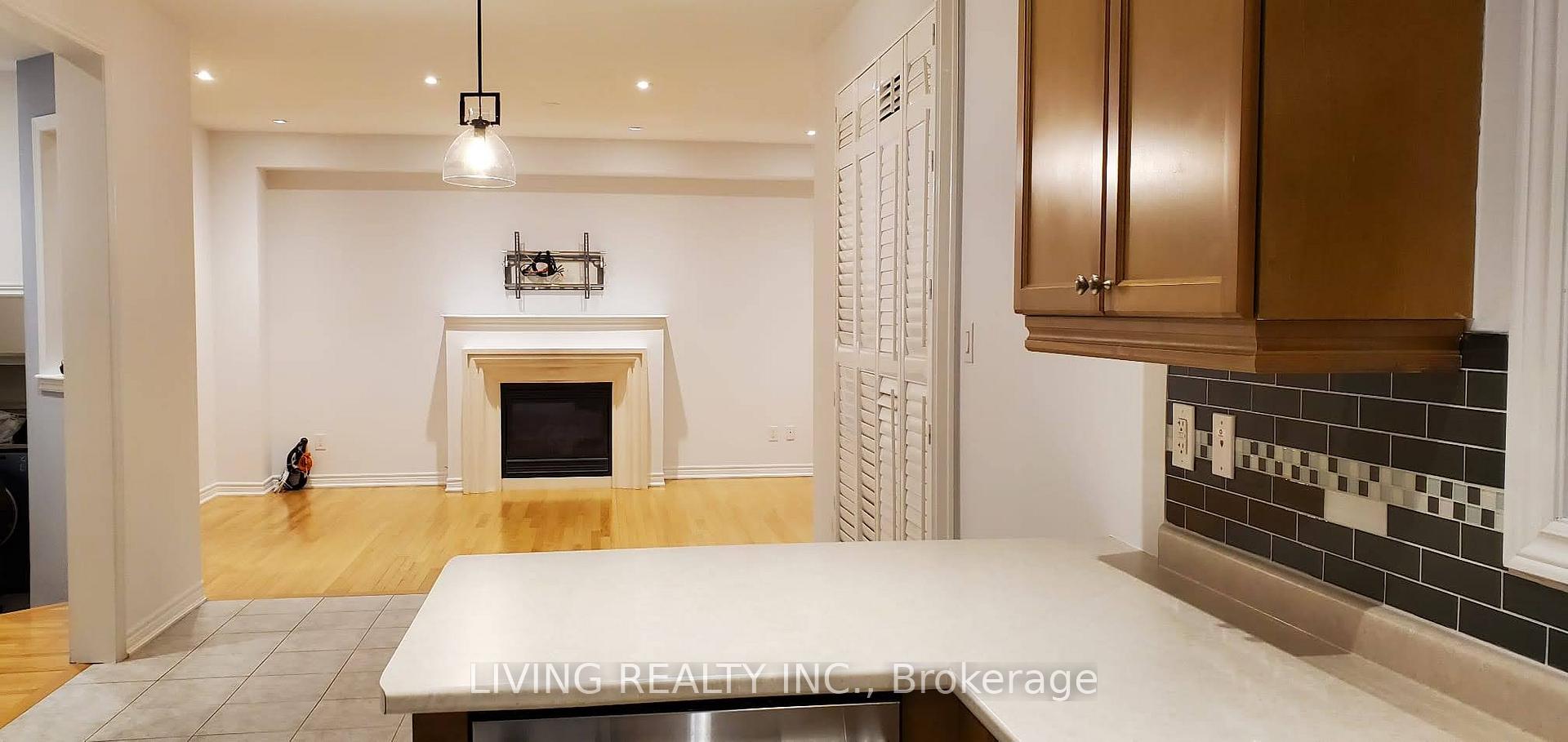 Photo 10 of 114 Halldorson Avenue, Aurora, Bayview Northeast — HOMEH