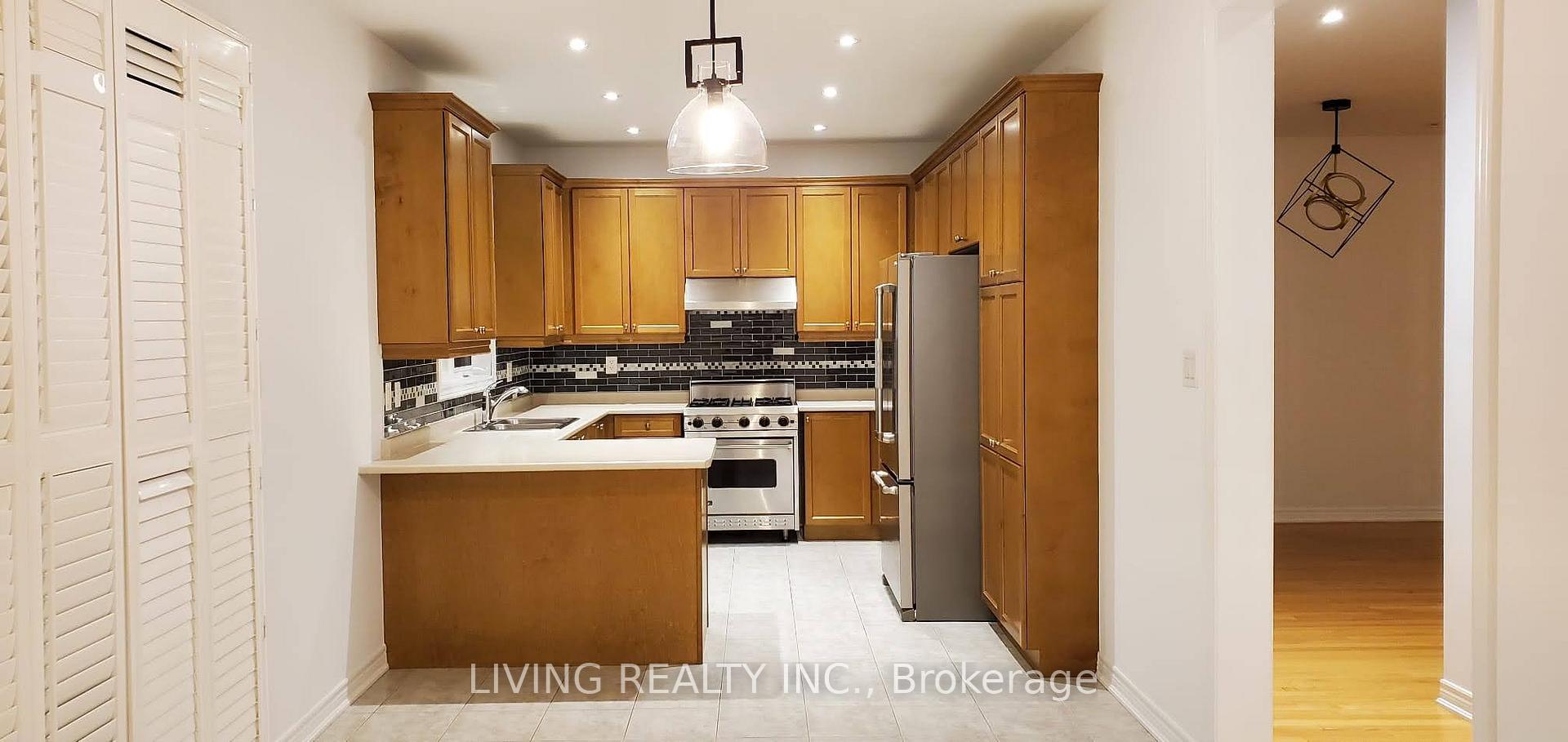 Photo 12 of 114 Halldorson Avenue, Aurora, Bayview Northeast — HOMEH