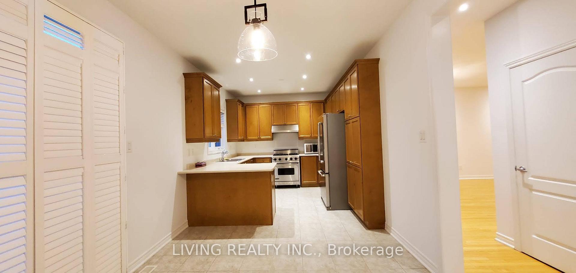 Photo 14 of 114 Halldorson Avenue, Aurora, Bayview Northeast — HOMEH