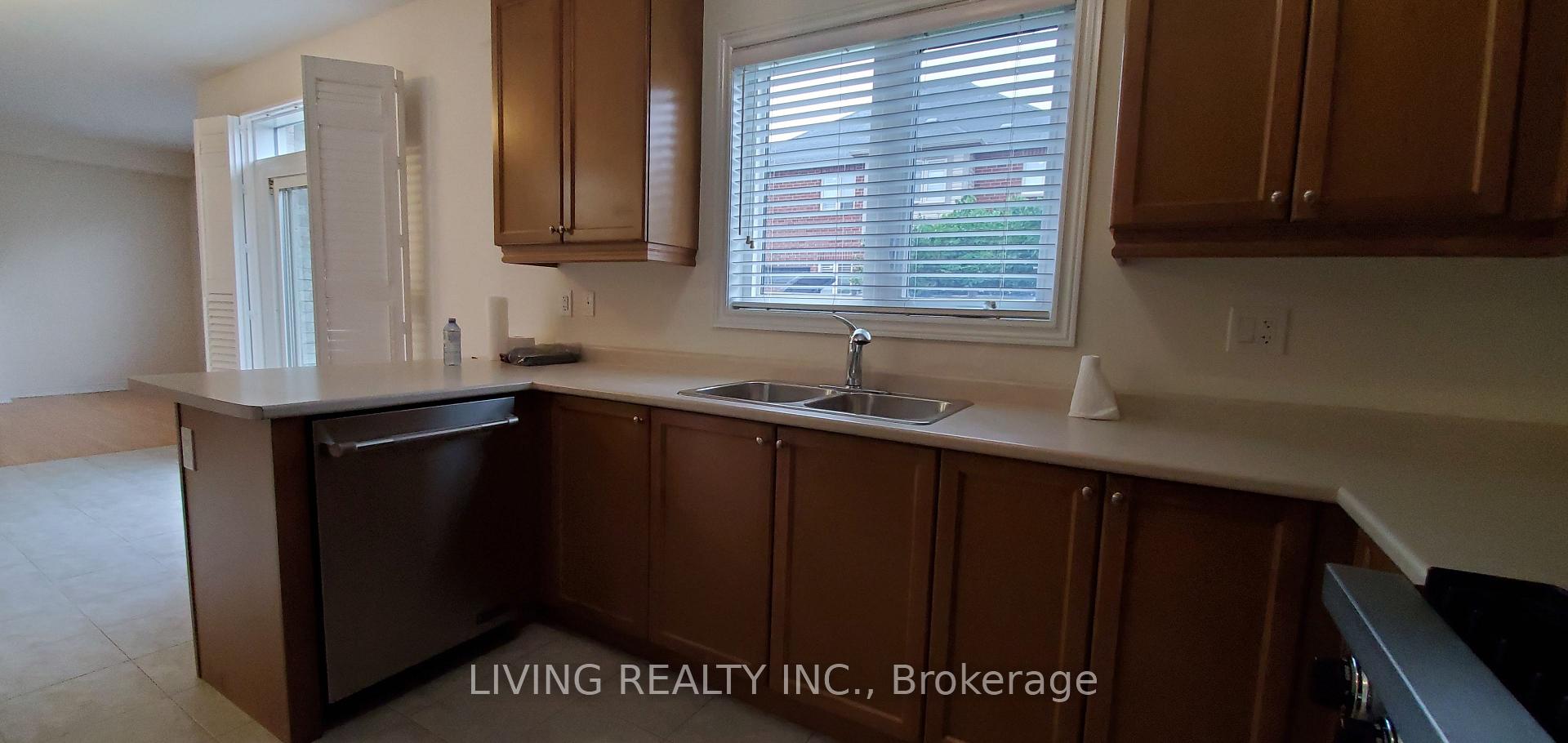 Photo 15 of 114 Halldorson Avenue, Aurora, Bayview Northeast — HOMEH