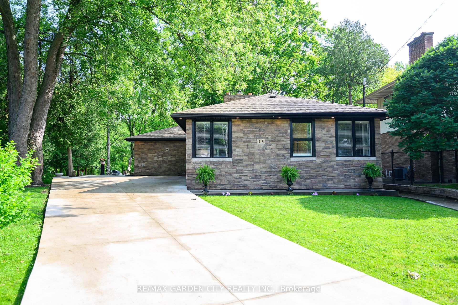 Front of 16 Freeland Court