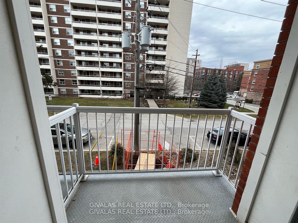 Photo 12 of 393 Detlor Common, Burlington, Brant — HOMEH