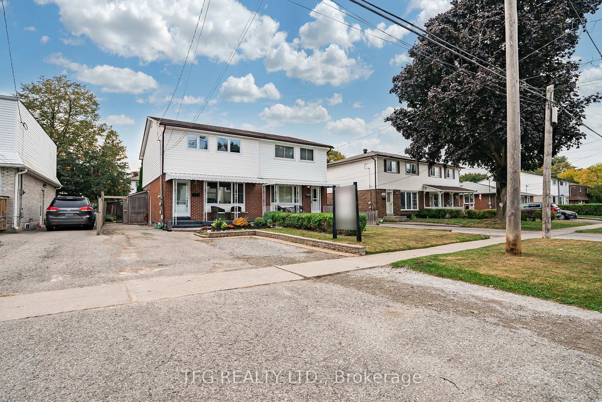Photo 3 of 298 Waverly Street S, Oshawa, Vanier — HOMEH