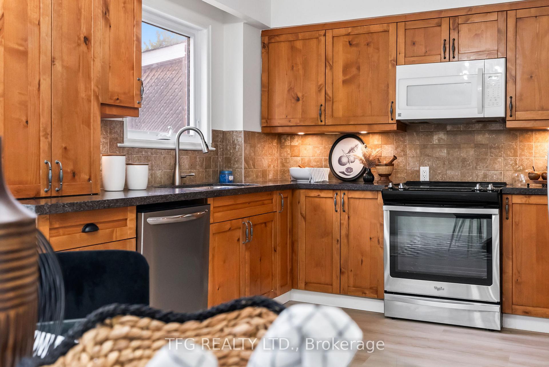 Photo 32 of 298 Waverly Street S, Oshawa, Vanier — HOMEH