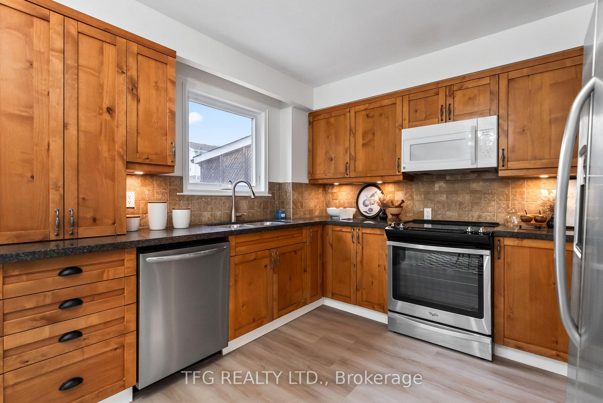 Photo 33 of 298 Waverly Street S, Oshawa, Vanier — HOMEH