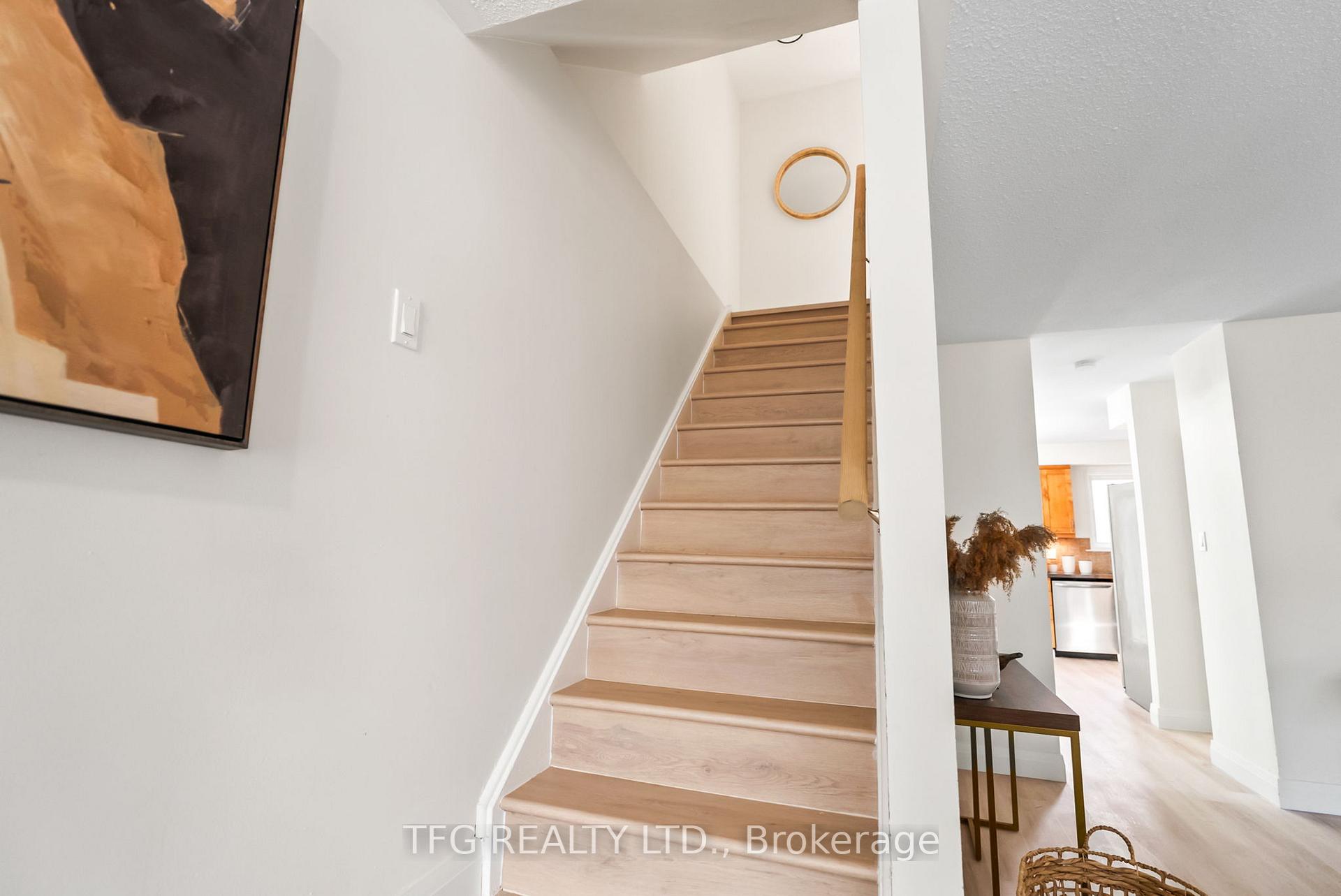 Photo 36 of 298 Waverly Street S, Oshawa, Vanier — HOMEH