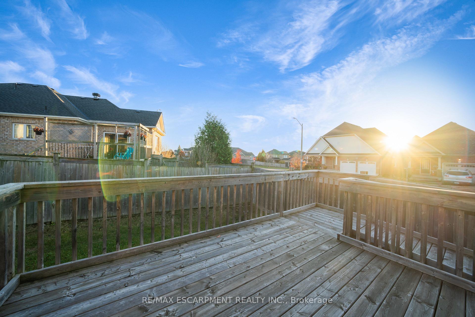 Photo 4 of 1701 Silverstone Crescent, Oshawa, Samac — HOMEH