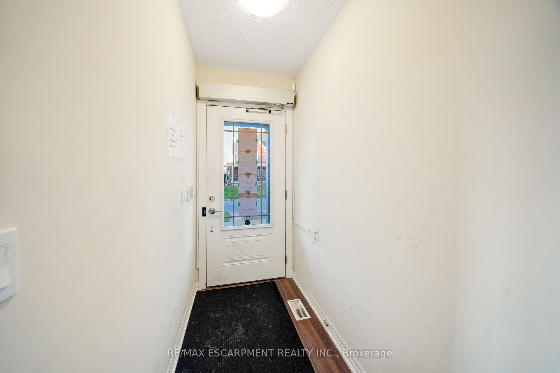 Photo 5 of 1701 Silverstone Crescent, Oshawa, Samac — HOMEH