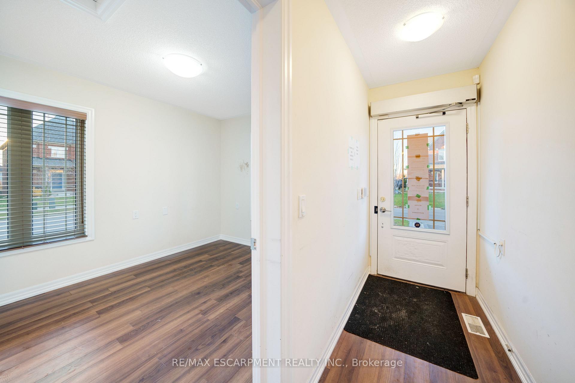 Photo 6 of 1701 Silverstone Crescent, Oshawa, Samac — HOMEH