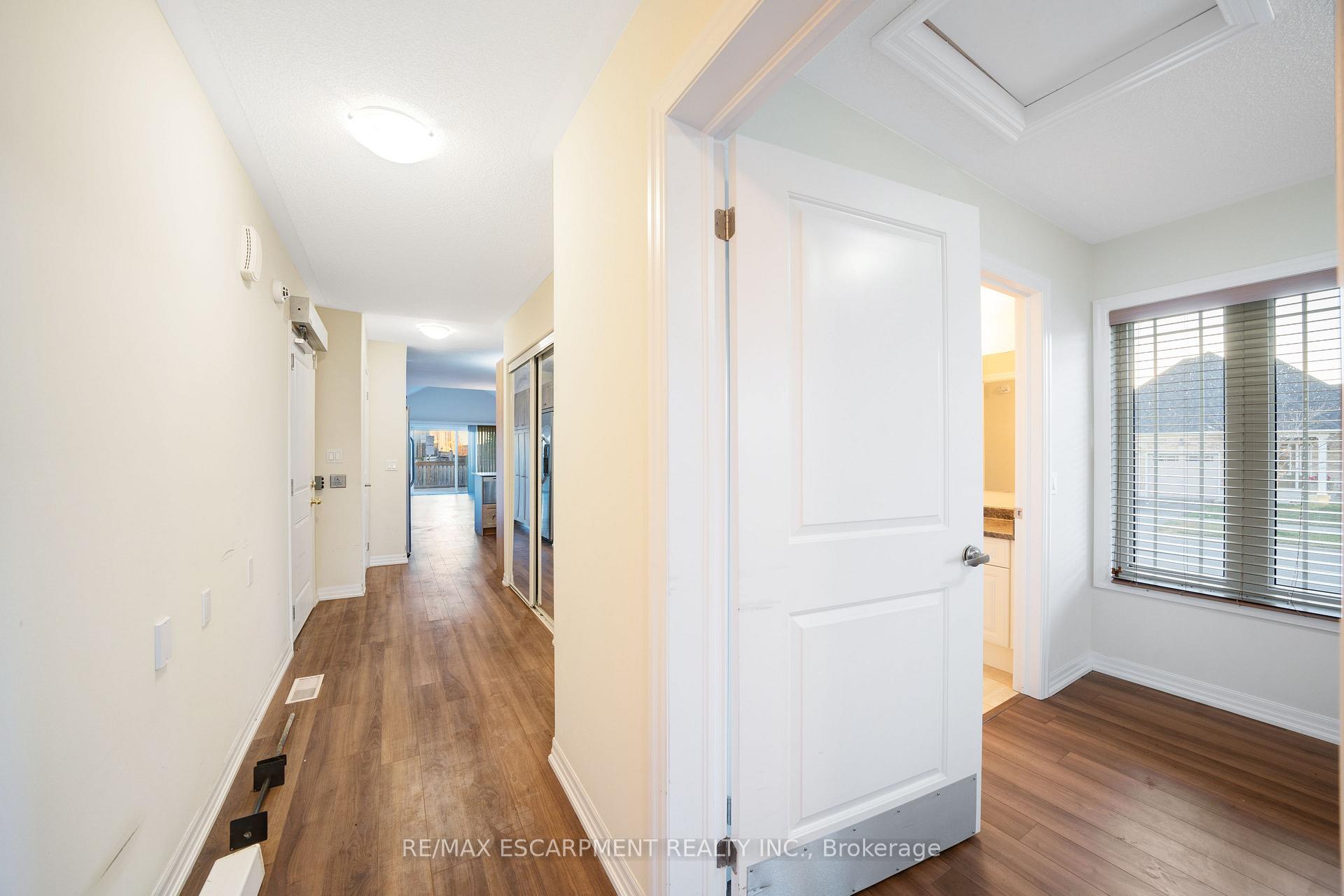 Photo 7 of 1701 Silverstone Crescent, Oshawa, Samac — HOMEH