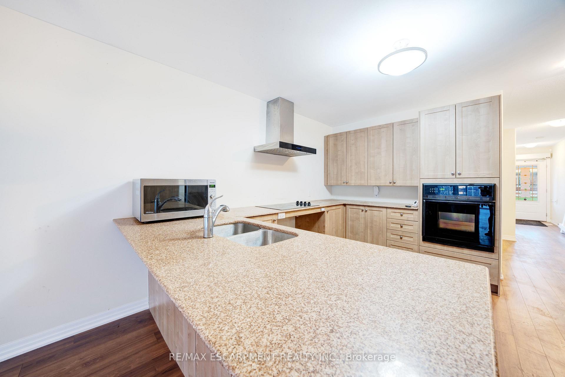 Photo 11 of 1701 Silverstone Crescent, Oshawa, Samac — HOMEH