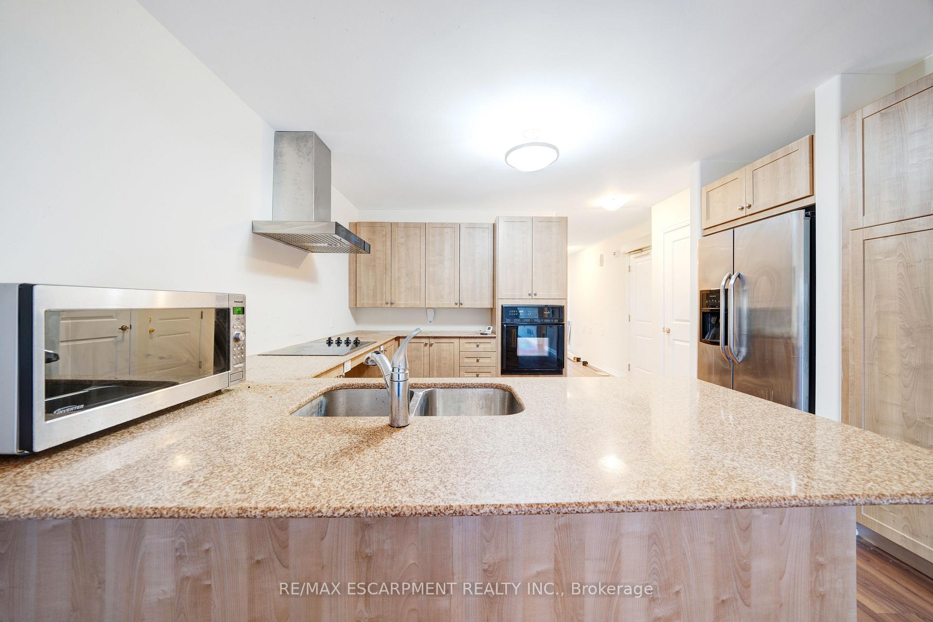 Photo 12 of 1701 Silverstone Crescent, Oshawa, Samac — HOMEH
