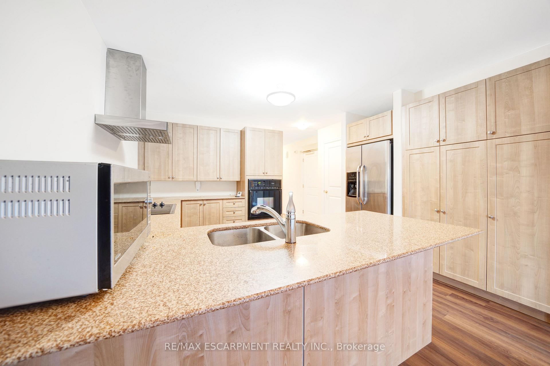Photo 13 of 1701 Silverstone Crescent, Oshawa, Samac — HOMEH