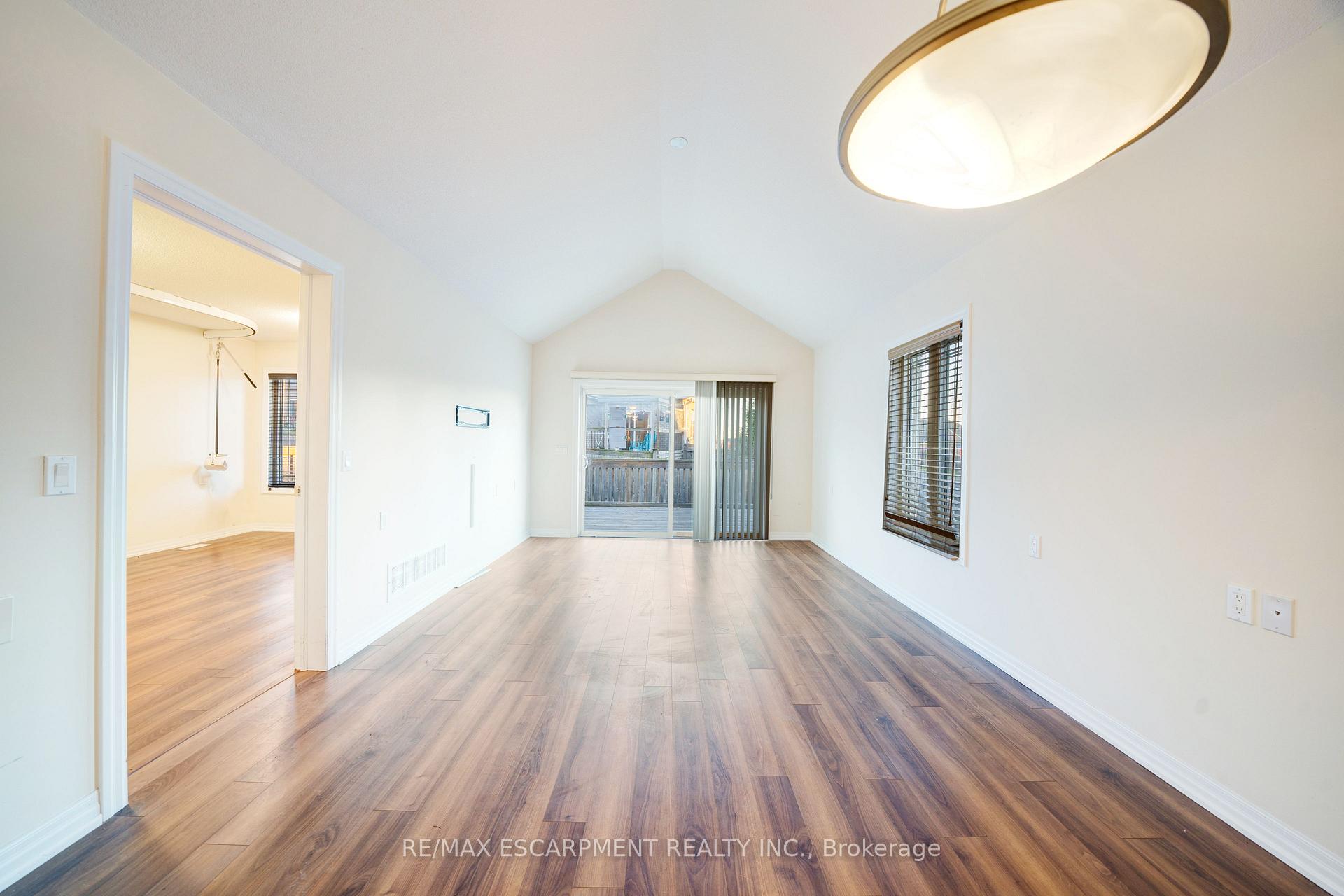 Photo 15 of 1701 Silverstone Crescent, Oshawa, Samac — HOMEH