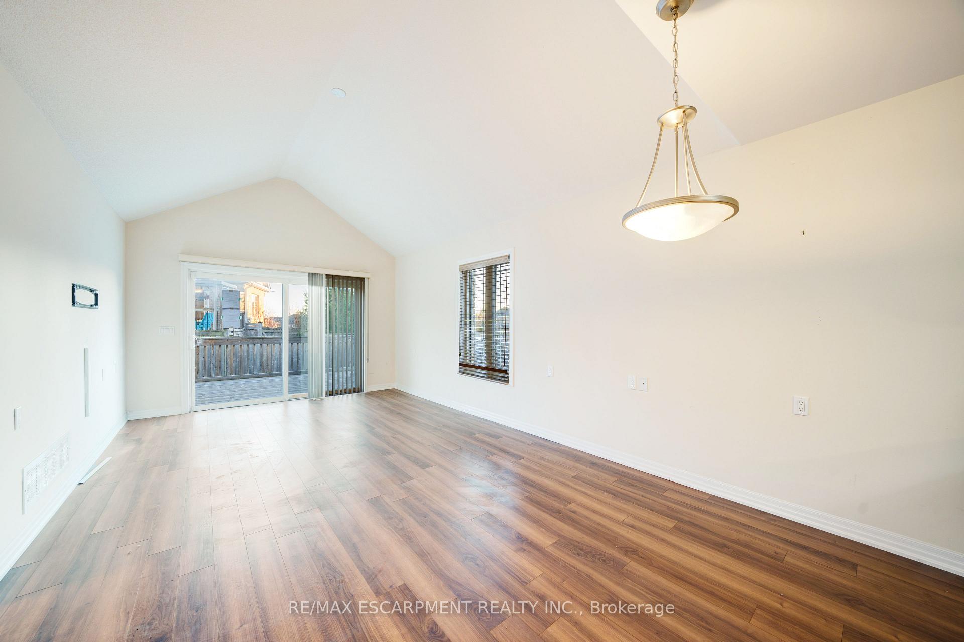 Photo 16 of 1701 Silverstone Crescent, Oshawa, Samac — HOMEH
