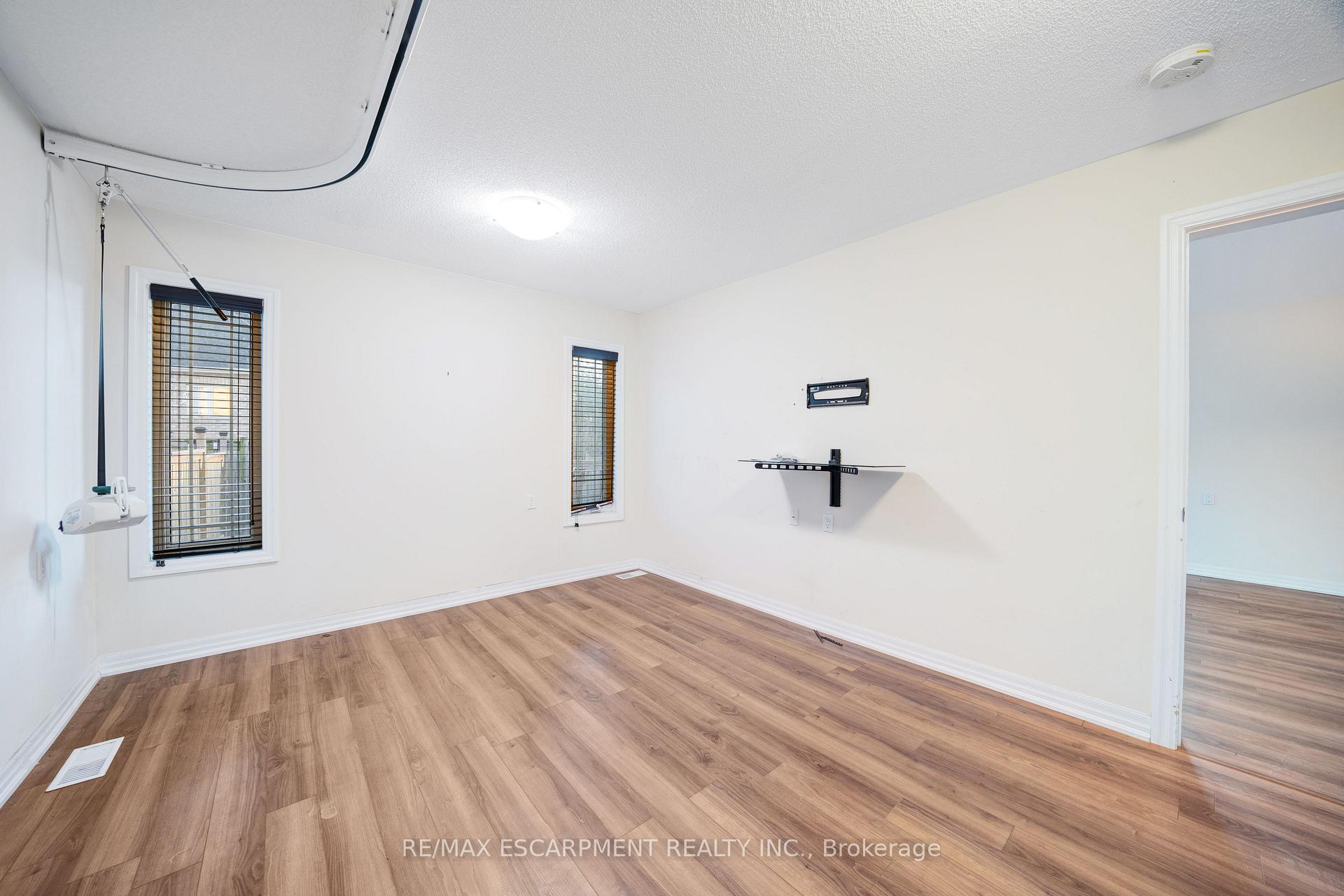 Photo 21 of 1701 Silverstone Crescent, Oshawa, Samac — HOMEH