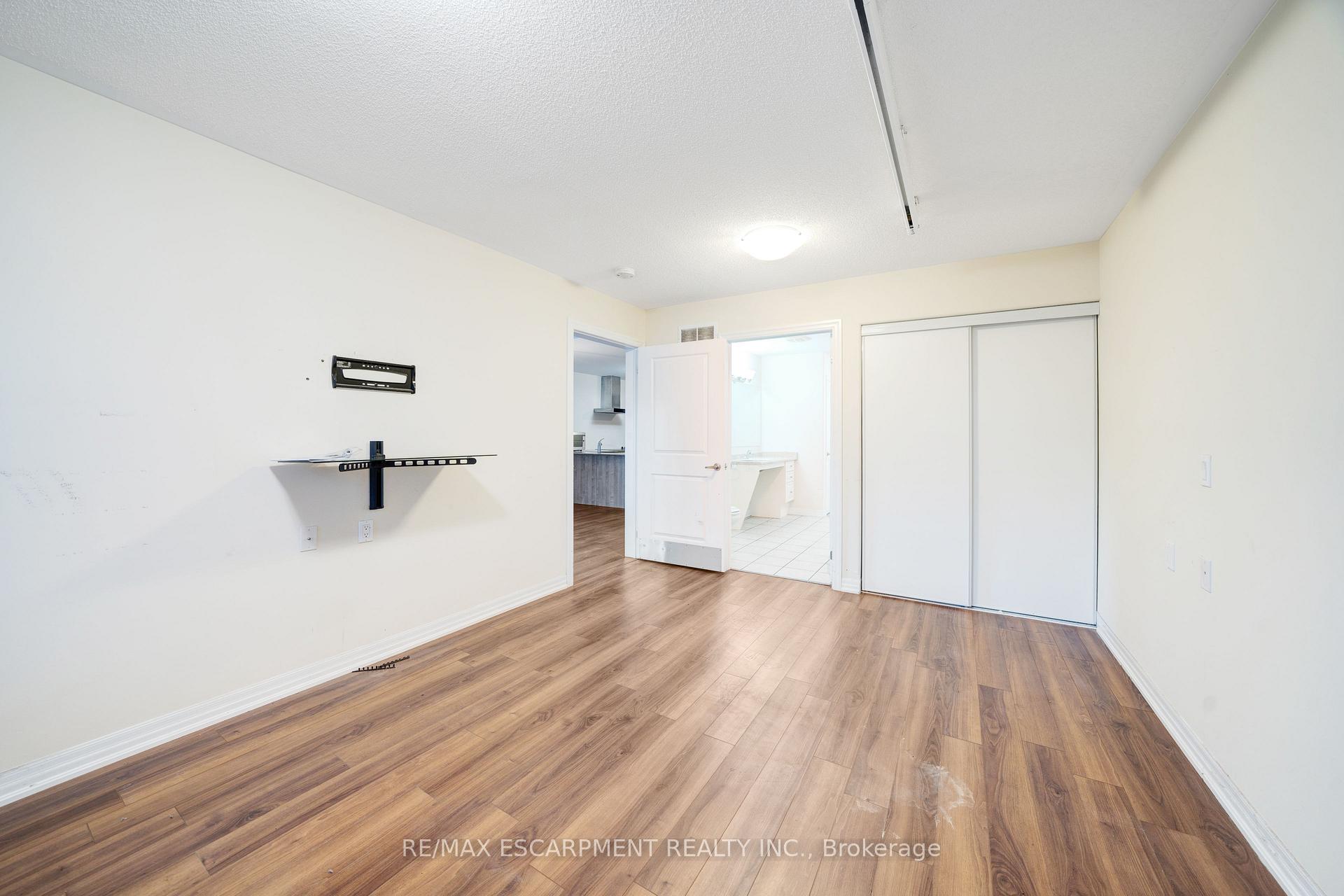 Photo 23 of 1701 Silverstone Crescent, Oshawa, Samac — HOMEH