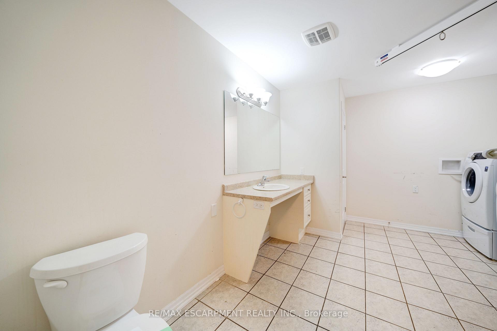 Photo 24 of 1701 Silverstone Crescent, Oshawa, Samac — HOMEH