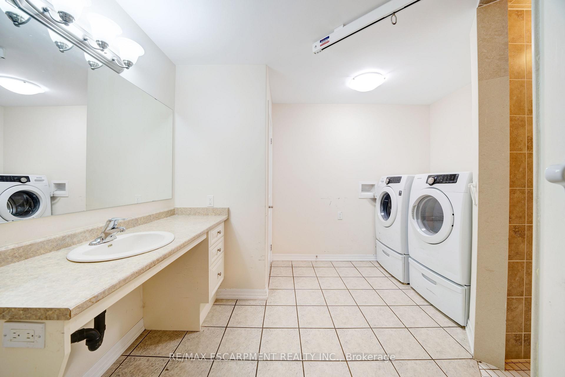 Photo 25 of 1701 Silverstone Crescent, Oshawa, Samac — HOMEH