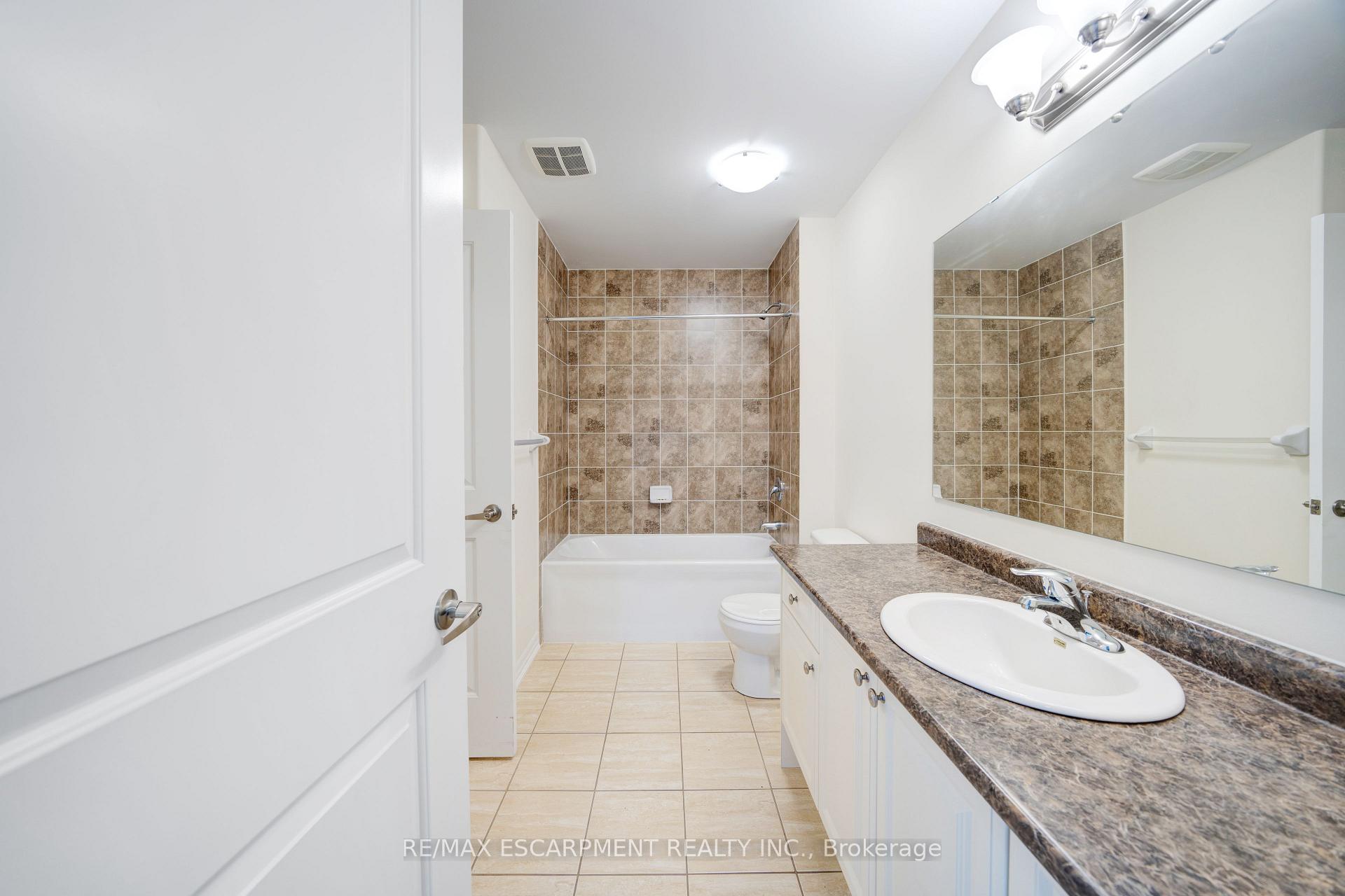 Photo 32 of 1701 Silverstone Crescent, Oshawa, Samac — HOMEH