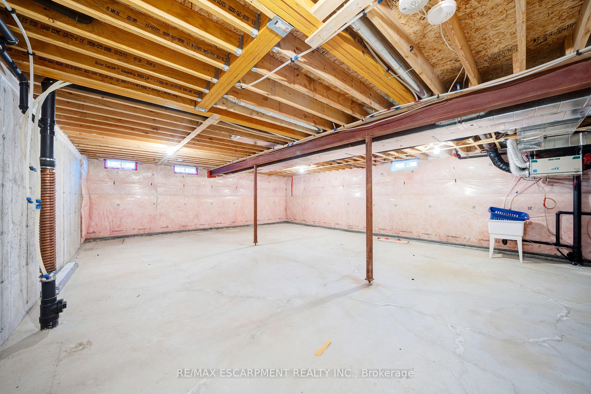 Photo 37 of 1701 Silverstone Crescent, Oshawa, Samac — HOMEH