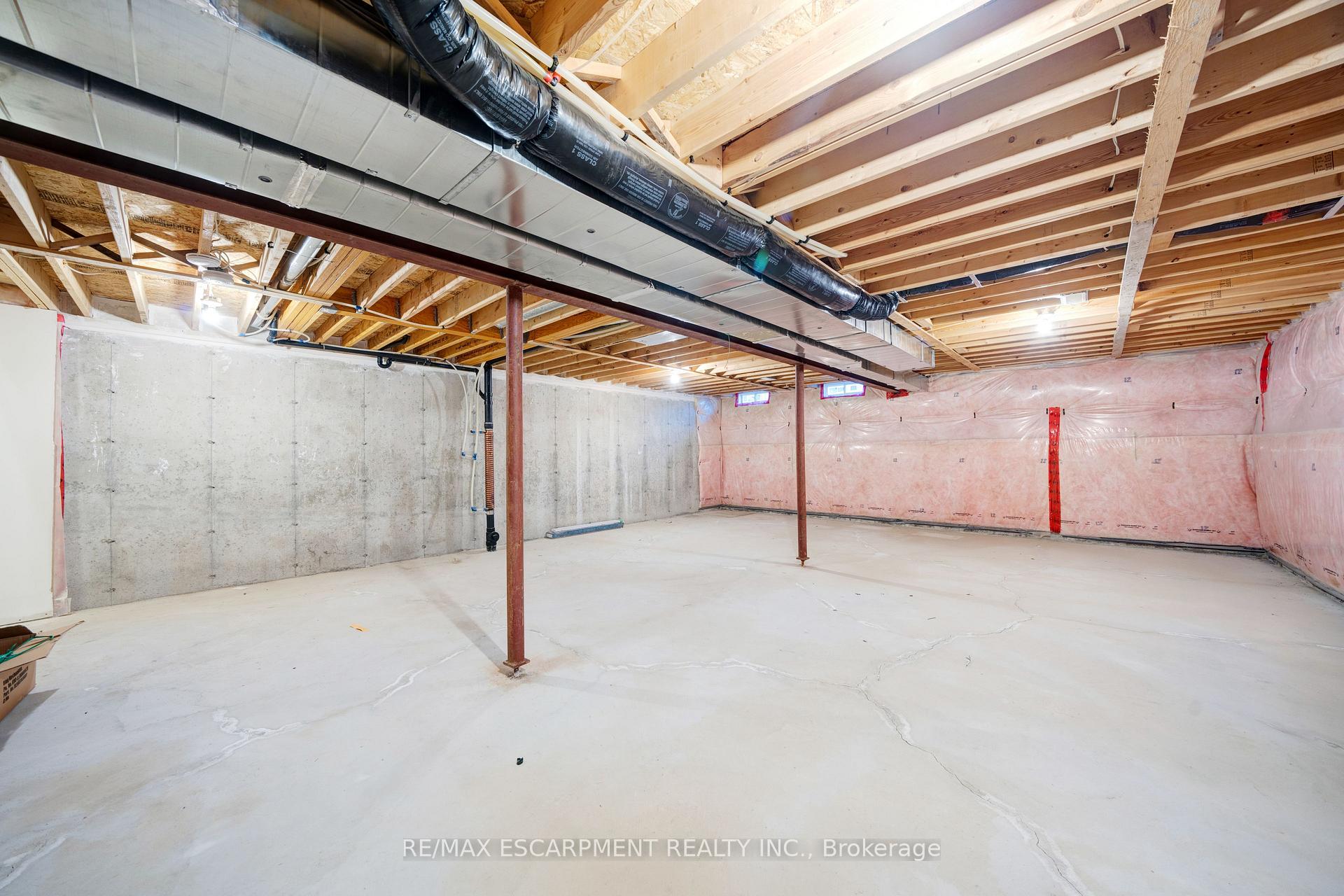 Photo 38 of 1701 Silverstone Crescent, Oshawa, Samac — HOMEH