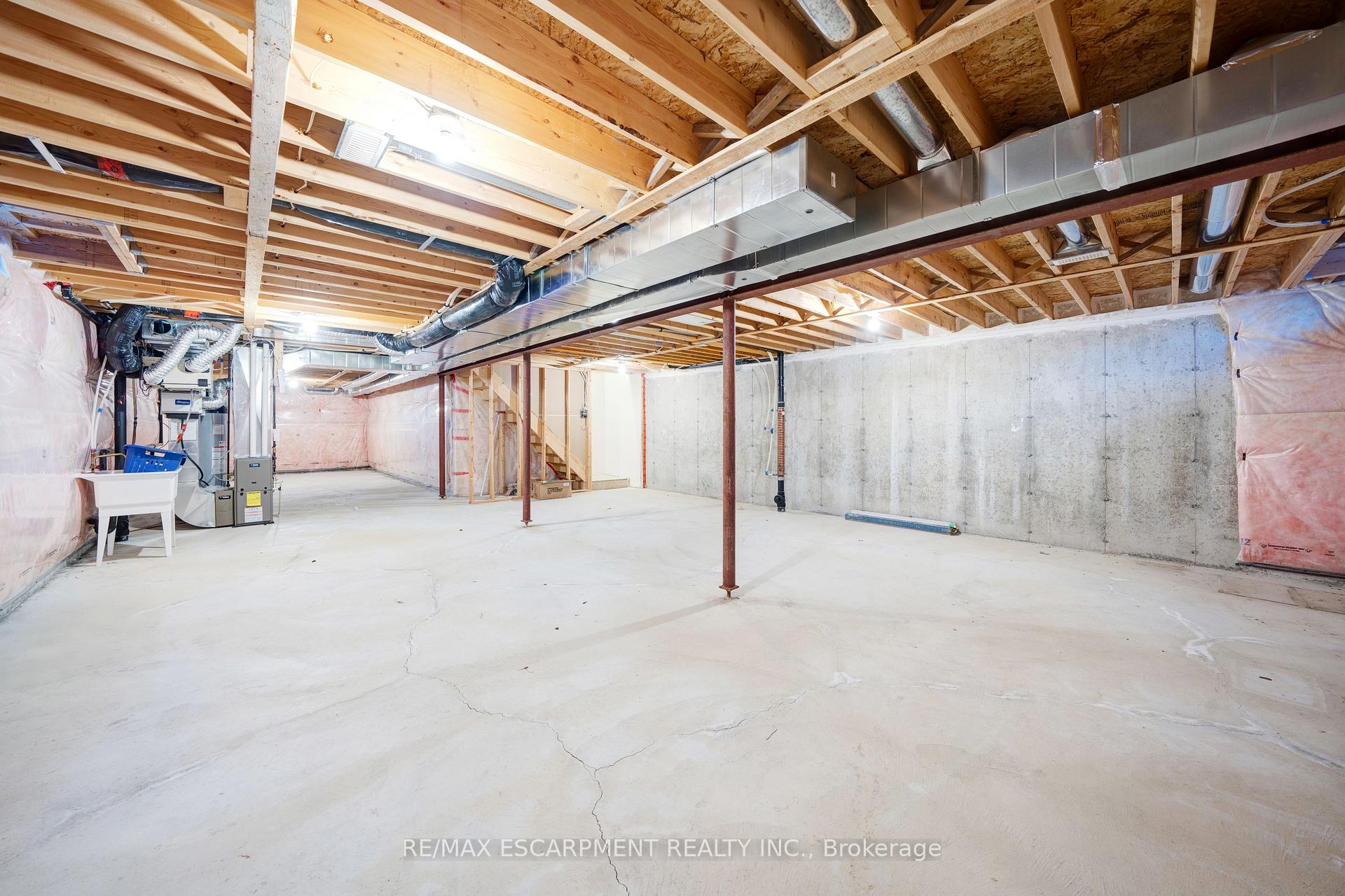 Photo 39 of 1701 Silverstone Crescent, Oshawa, Samac — HOMEH