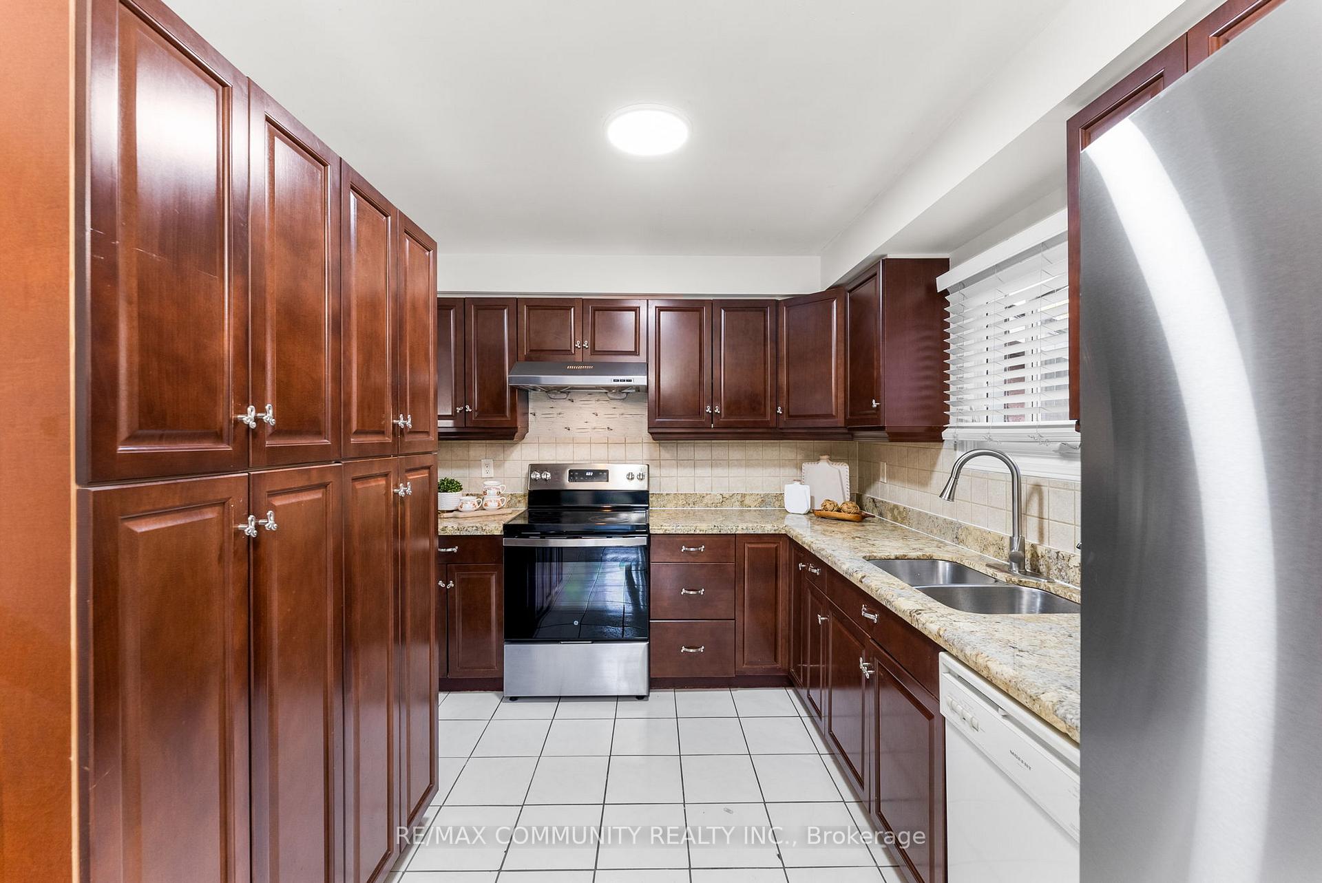 Photo 11 of 1645 Middleton Street, Pickering, Brock Ridge — HOMEH