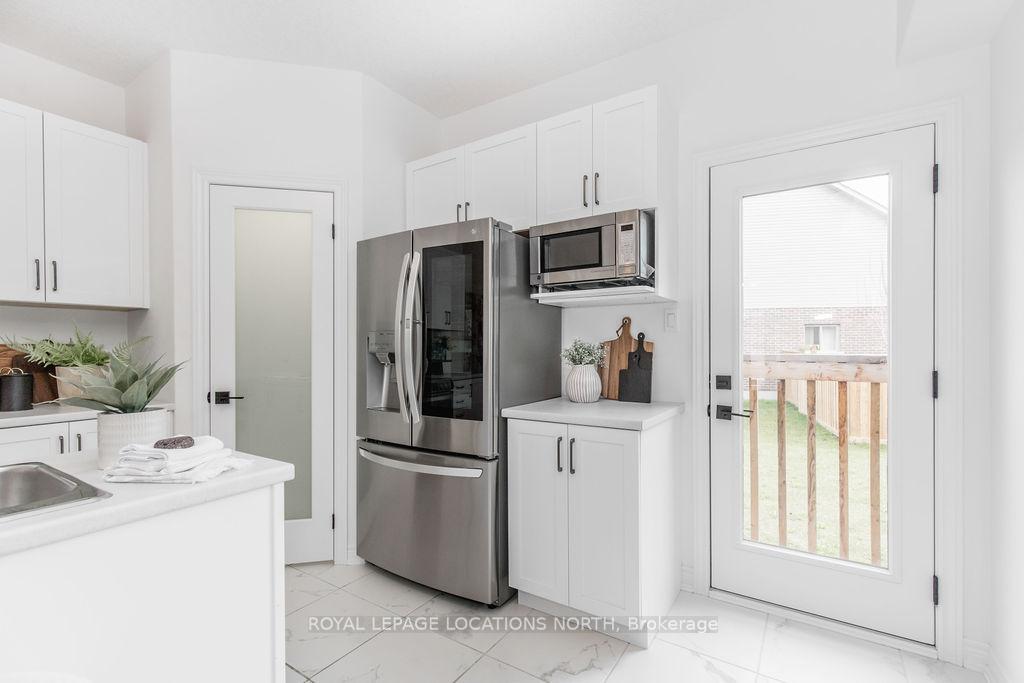 Photo 16 of 111 Plewes Drive, Collingwood — HOMEH