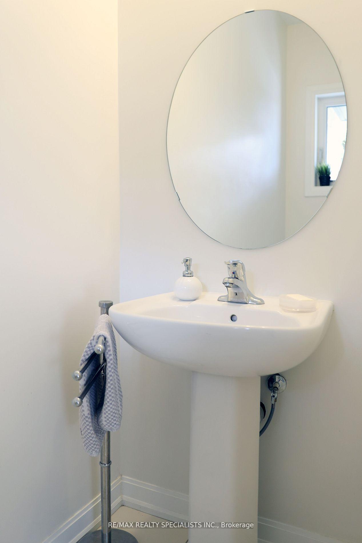 Photo 15 of 84 Longshore Way, Whitby, Port Whitby — HOMEH