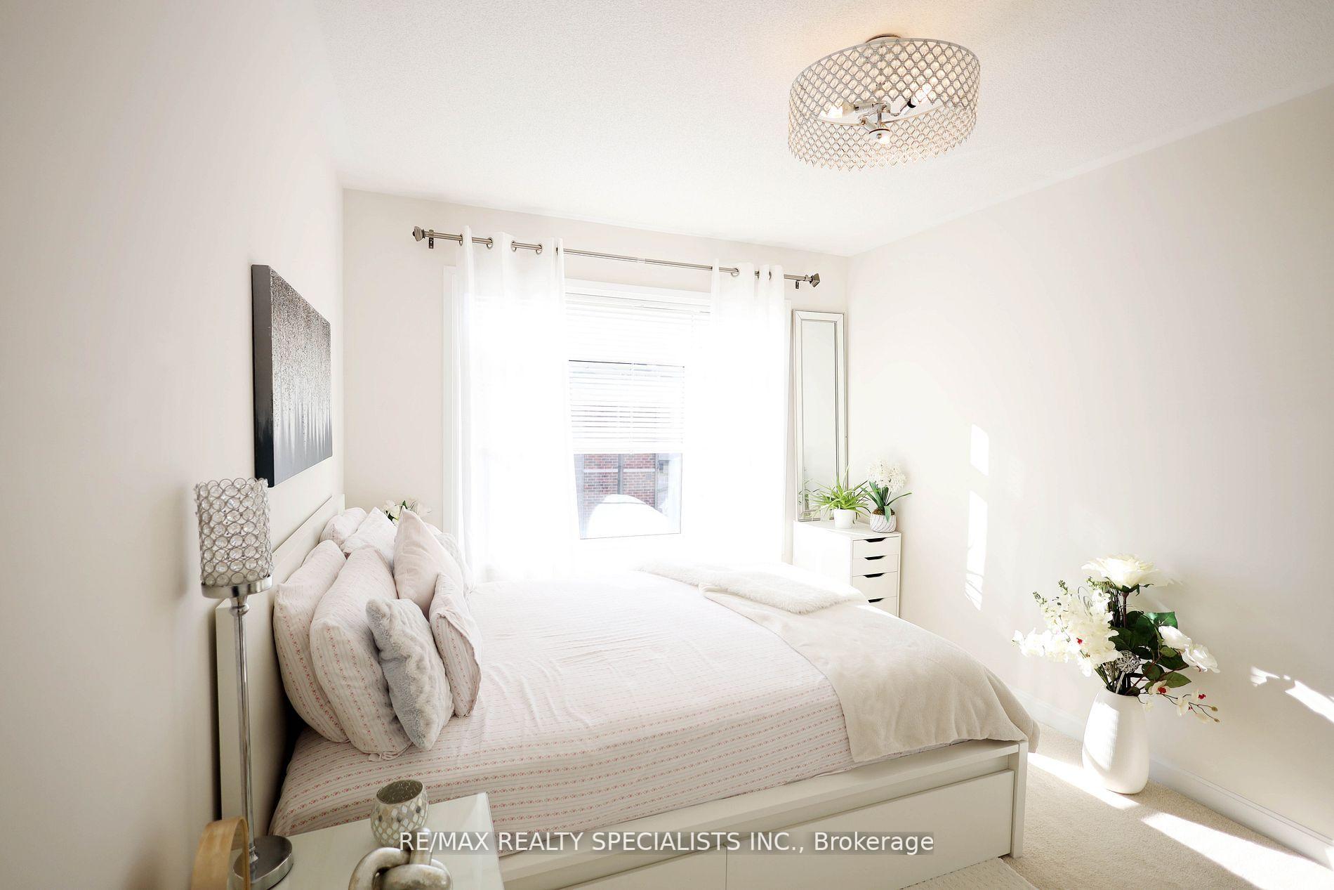 Photo 21 of 84 Longshore Way, Whitby, Port Whitby — HOMEH