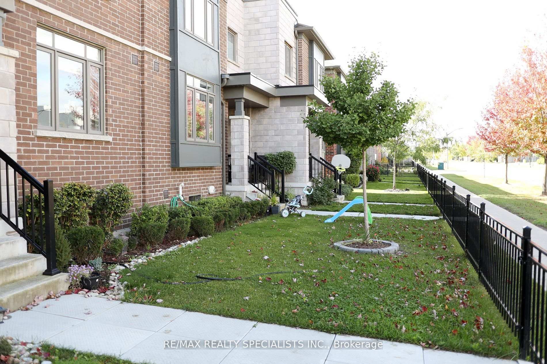 Photo 37 of 84 Longshore Way, Whitby, Port Whitby — HOMEH