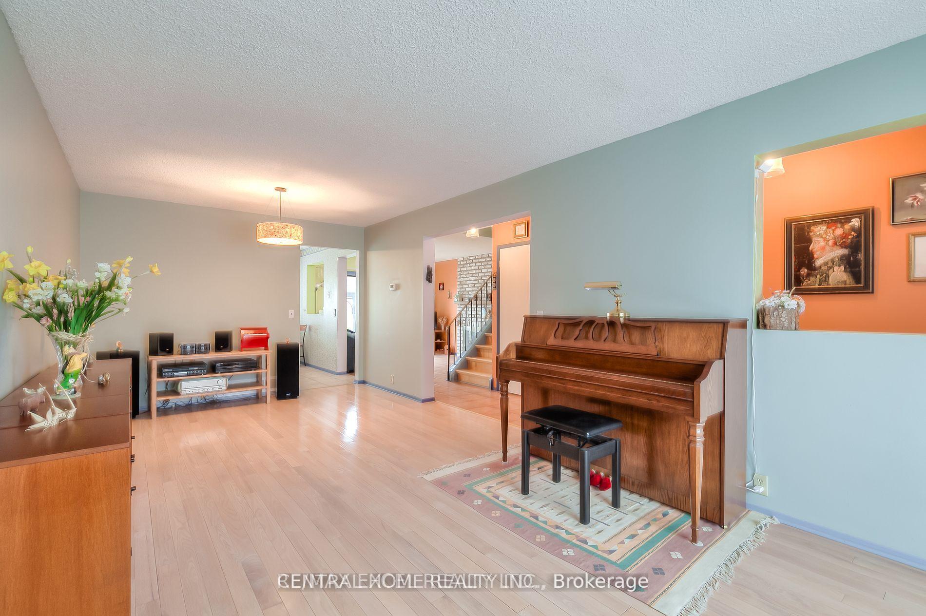 Photo 20 of 67 Tunney Crescent, Markham, Raymerville — HOMEH
