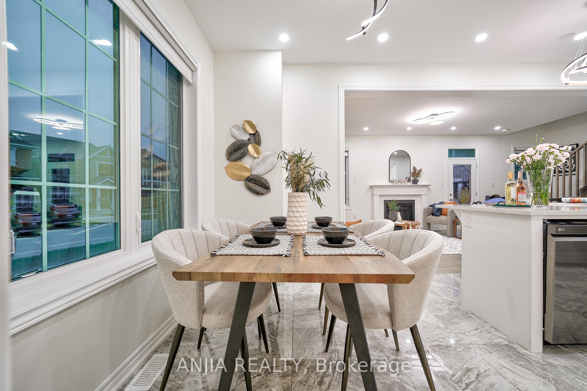 Photo 5 of 262 Beaverbrae Drive, Markham, Victoria Square — HOMEH