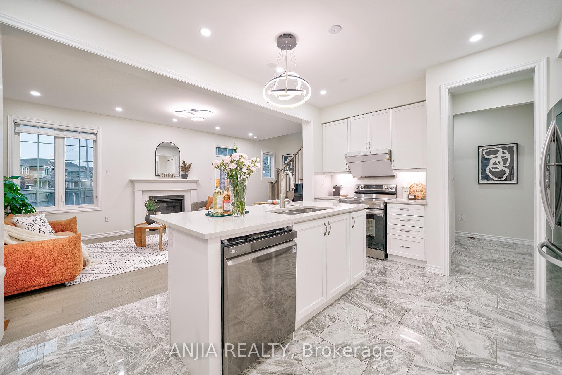 Photo 7 of 262 Beaverbrae Drive, Markham, Victoria Square — HOMEH