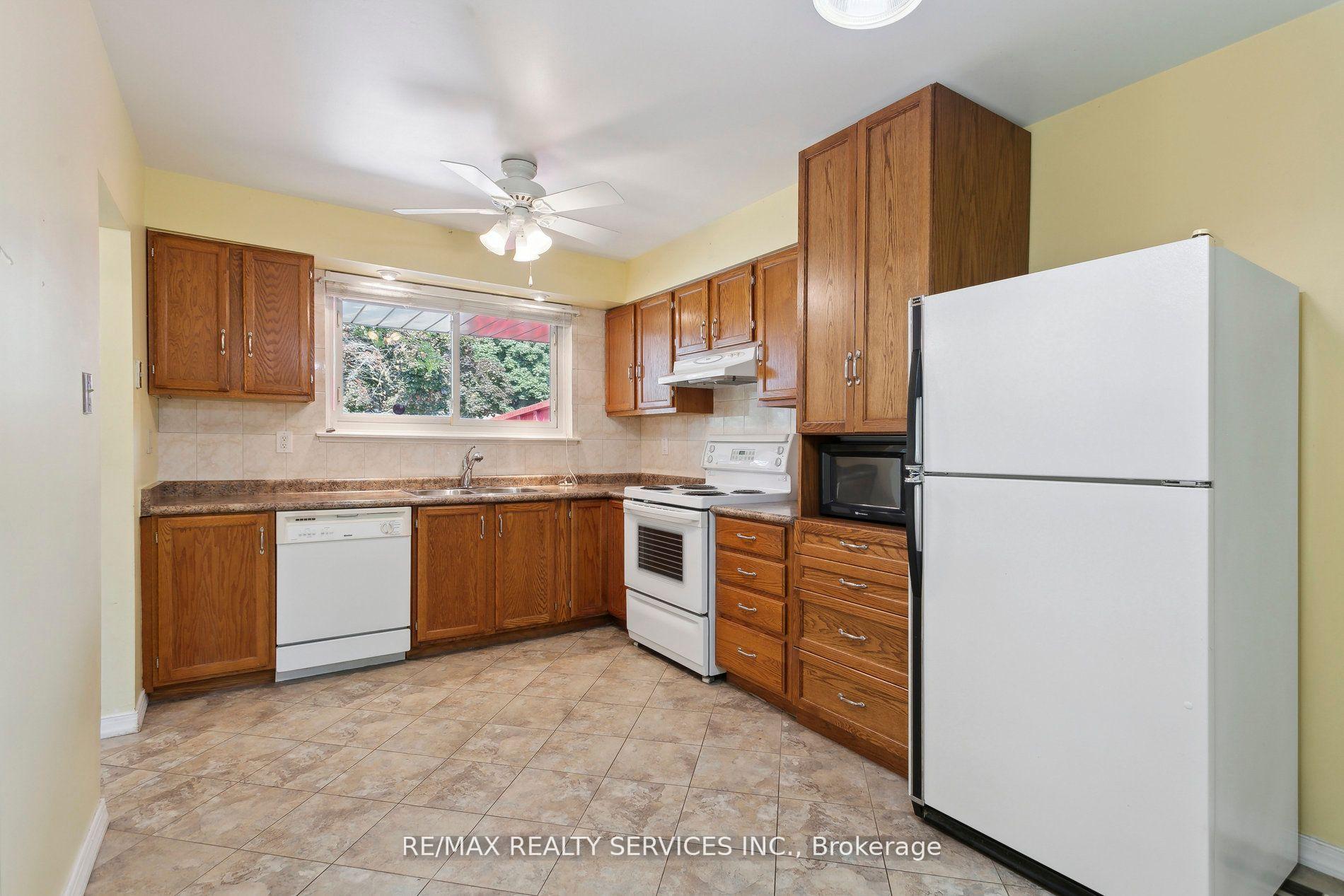 Photo 8 of 6 caledon Crescent, Brampton, Brampton East — HOMEH
