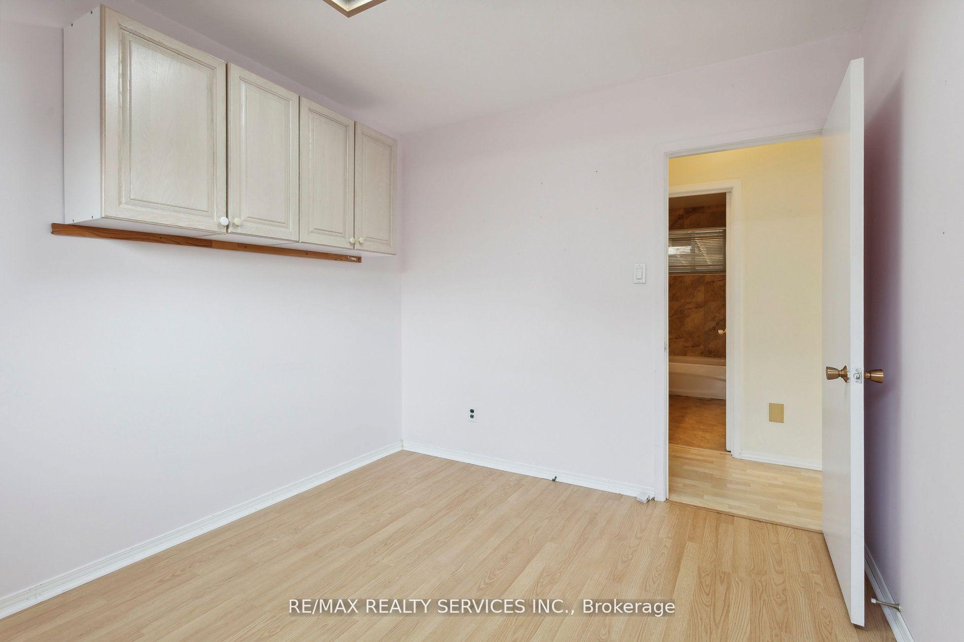 Photo 14 of 6 caledon Crescent, Brampton, Brampton East — HOMEH