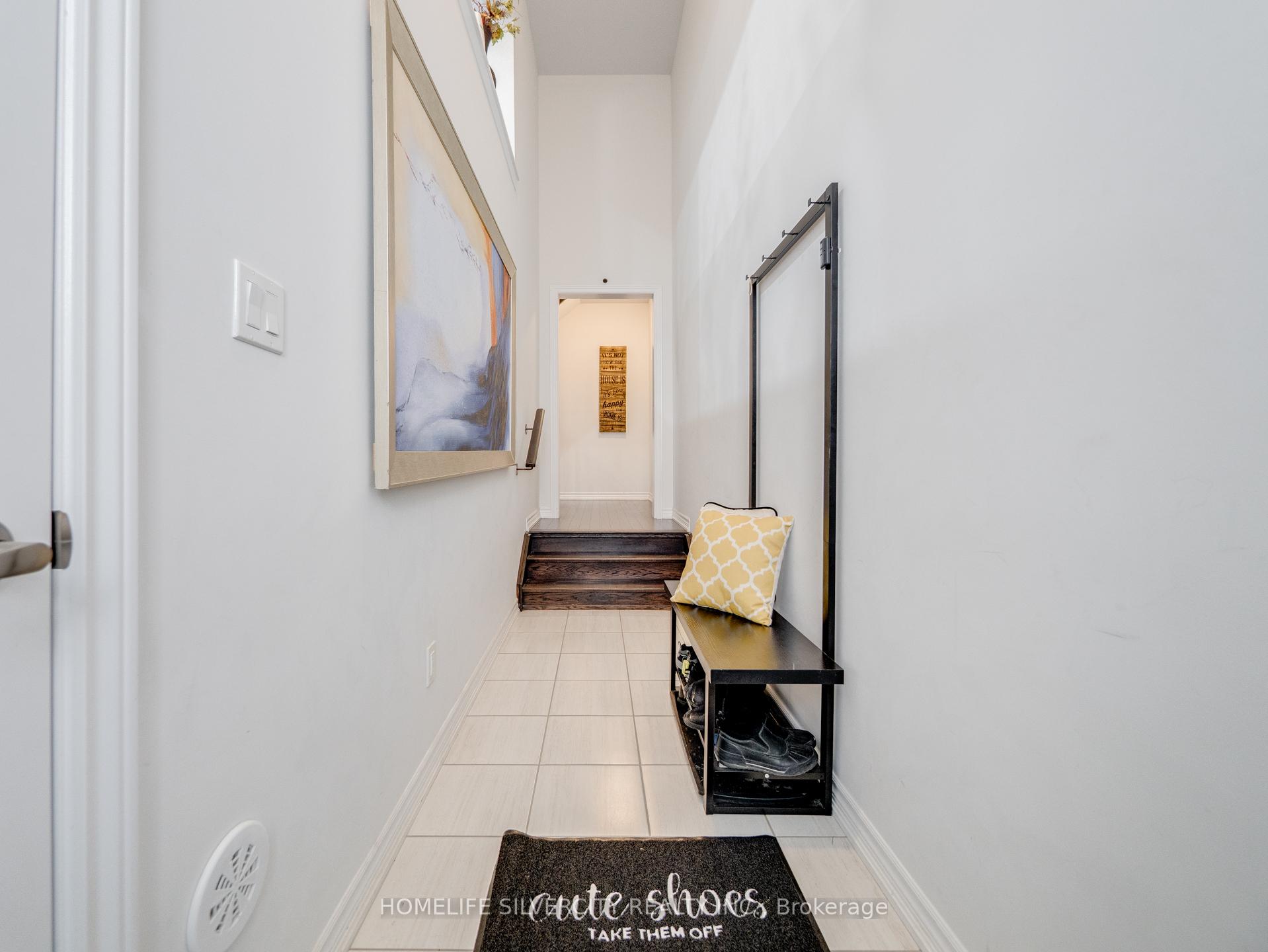 Photo 4 of 27 Gemma Place, Brampton, Heart Lake West — HOMEH