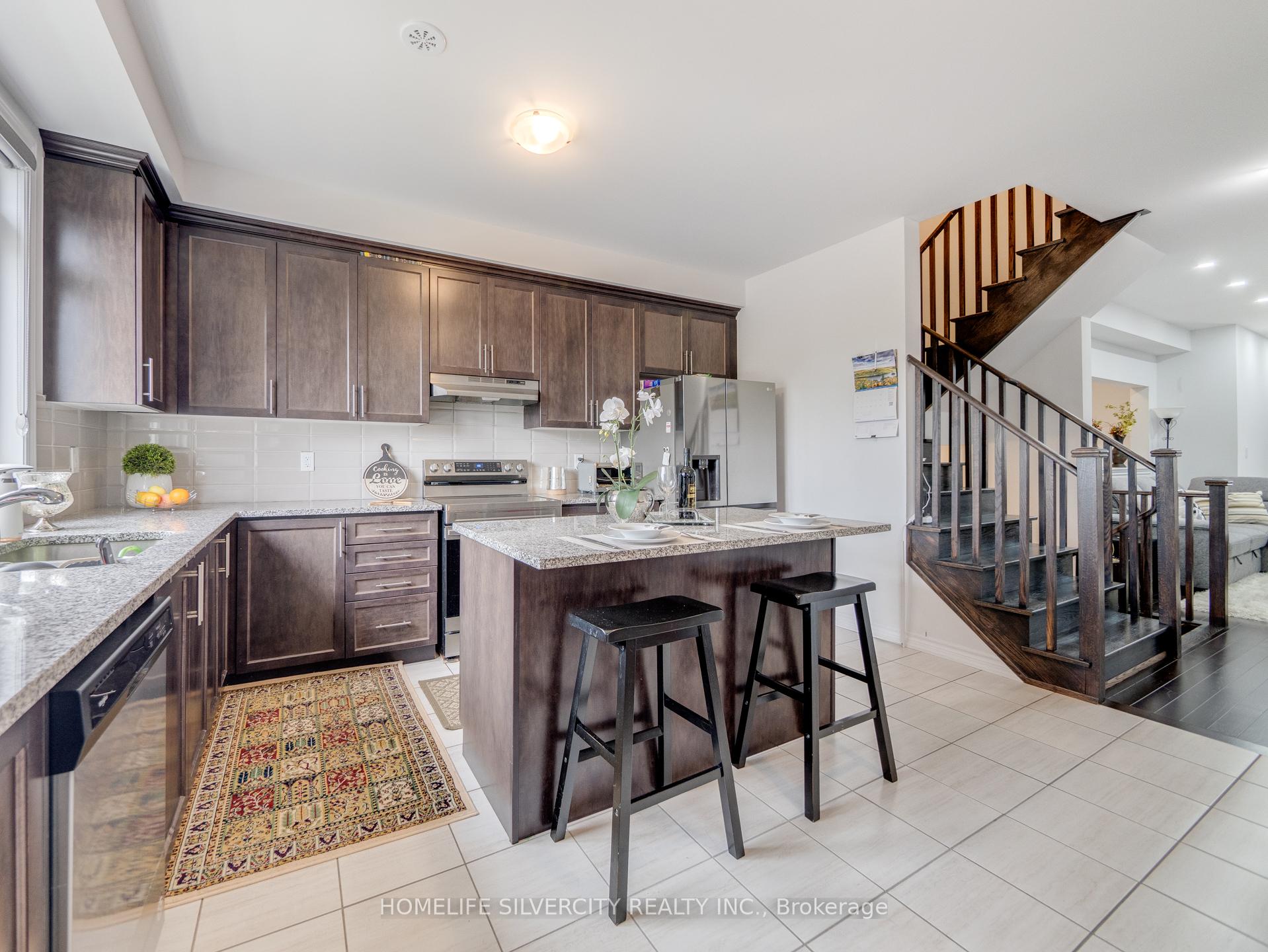 Photo 5 of 27 Gemma Place, Brampton, Heart Lake West — HOMEH