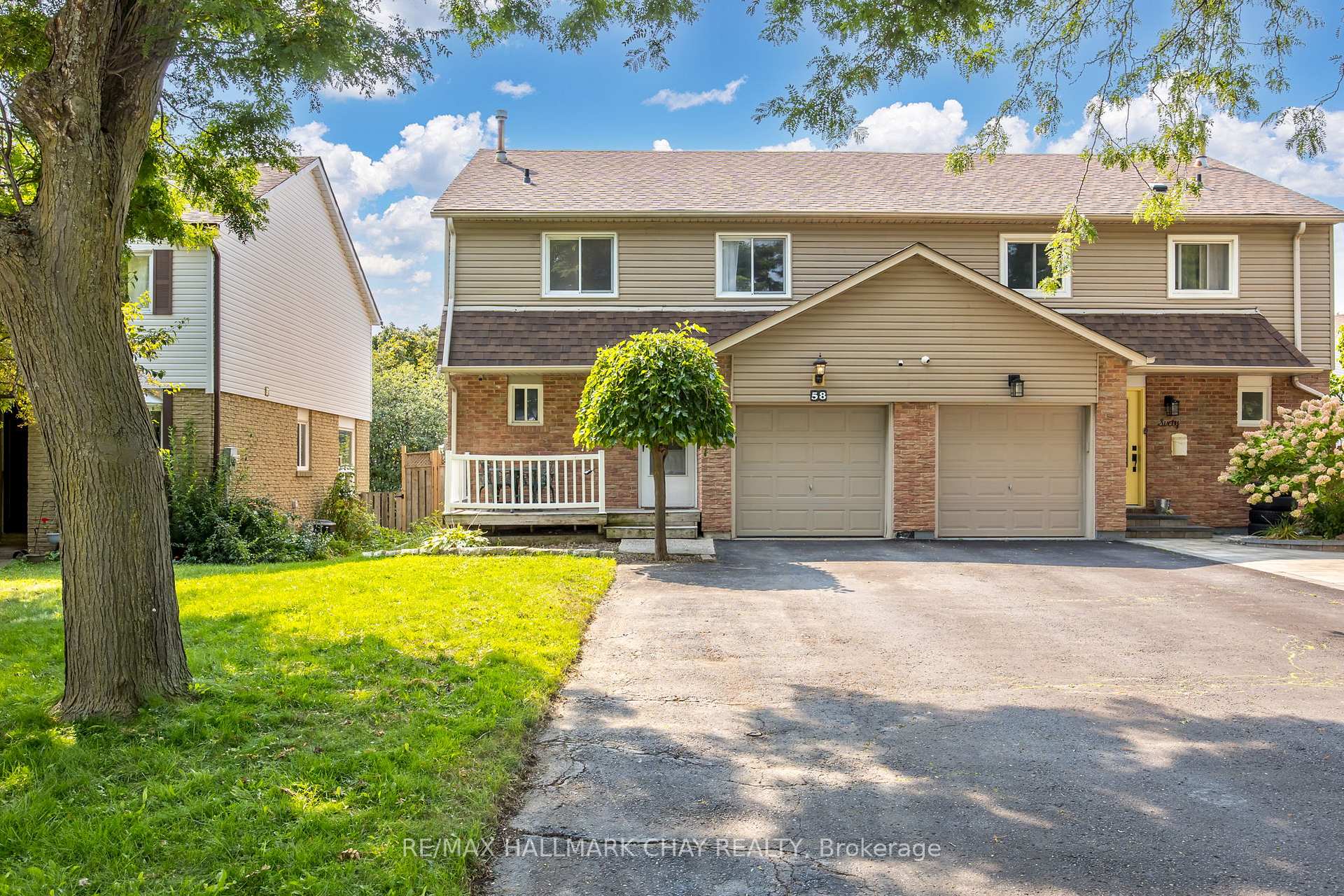 Photo 3 of 58 Astorville Square, Brampton, Heart Lake — HOMEH