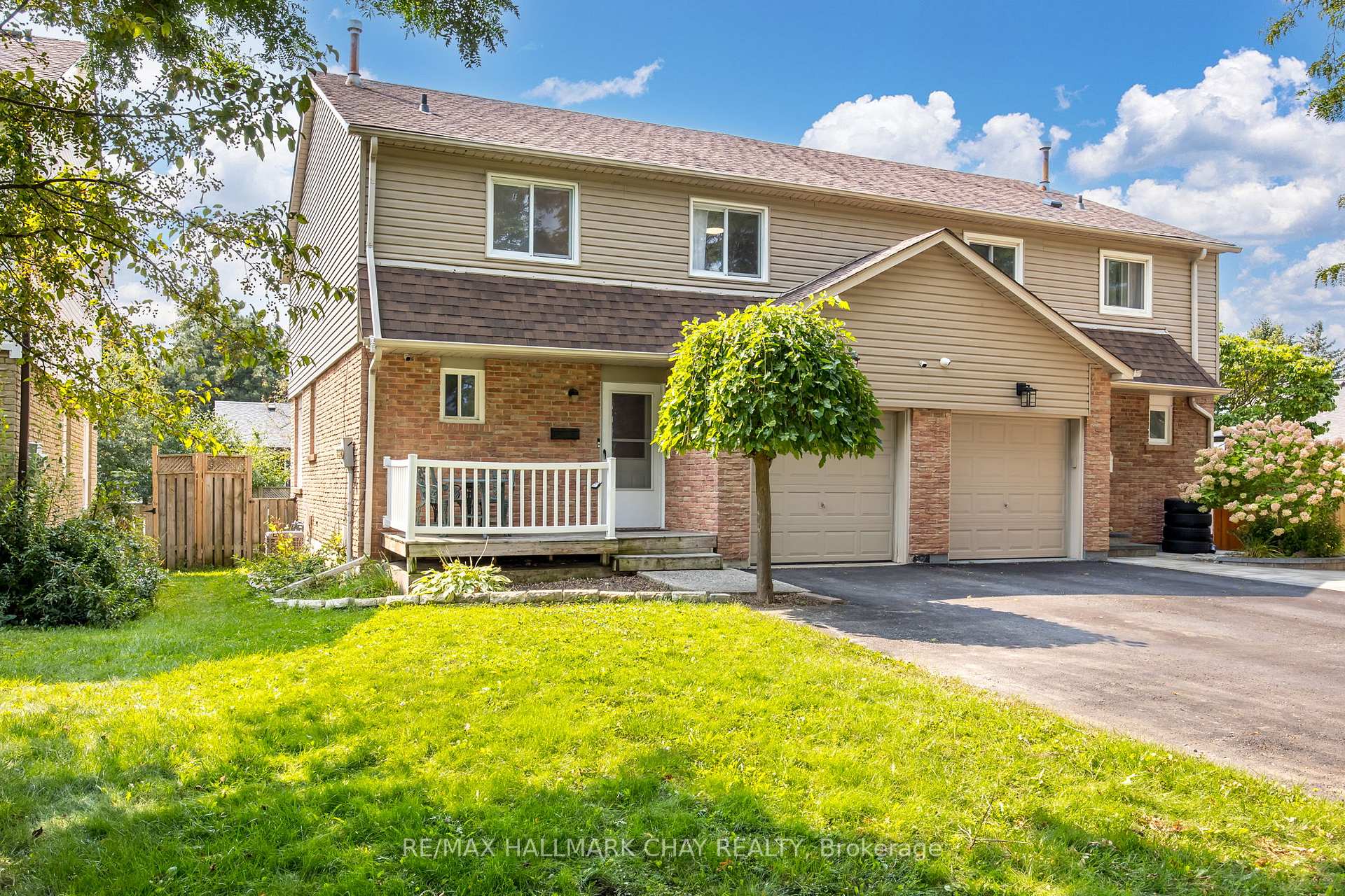 Photo 4 of 58 Astorville Square, Brampton, Heart Lake — HOMEH