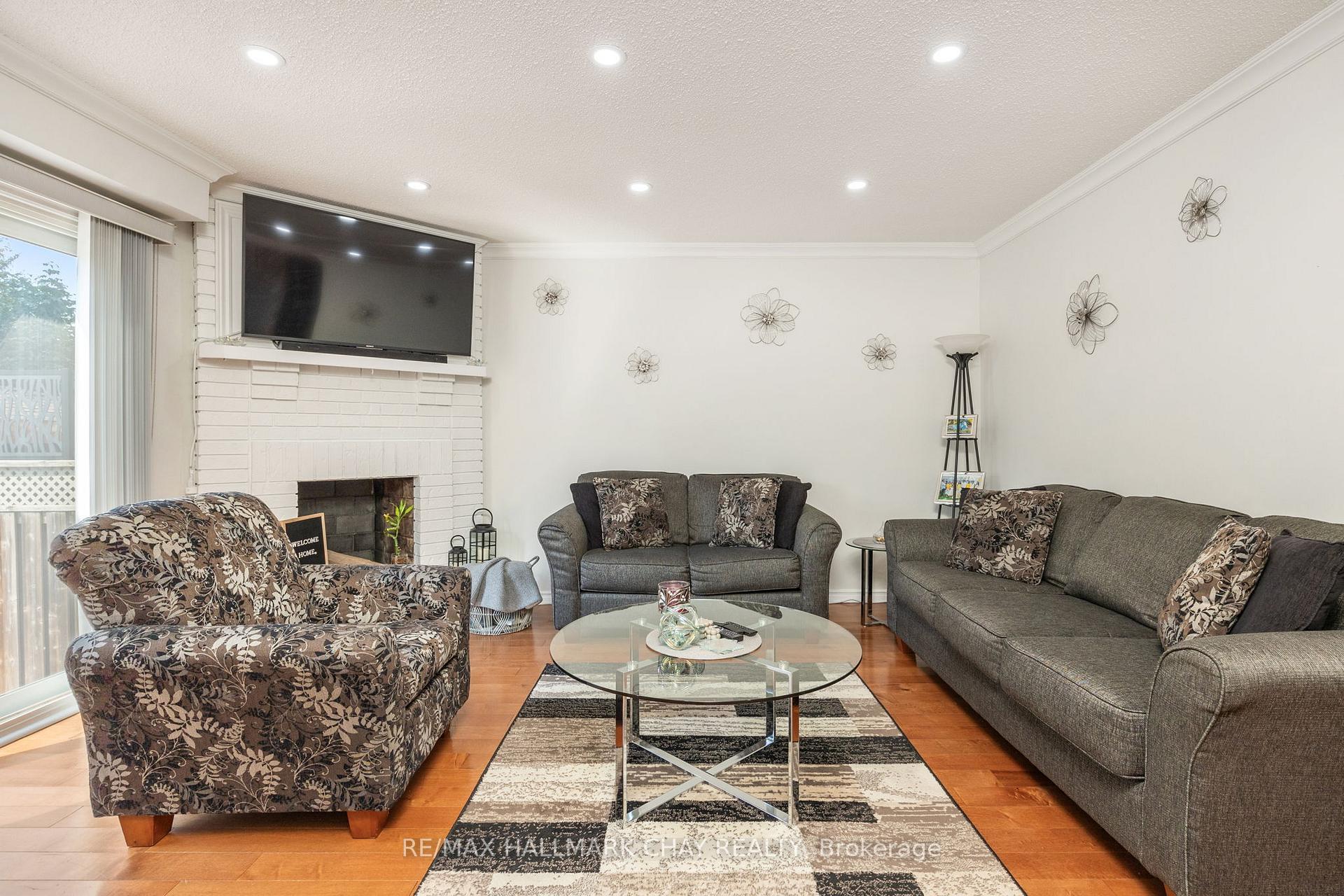 Photo 9 of 58 Astorville Square, Brampton, Heart Lake — HOMEH